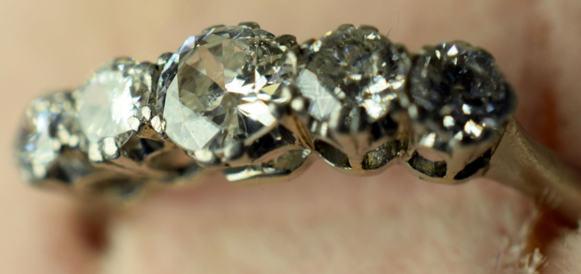 Vintage Lady's 1ct 5 Diamond Platinum Ring. - Image 6 of 7