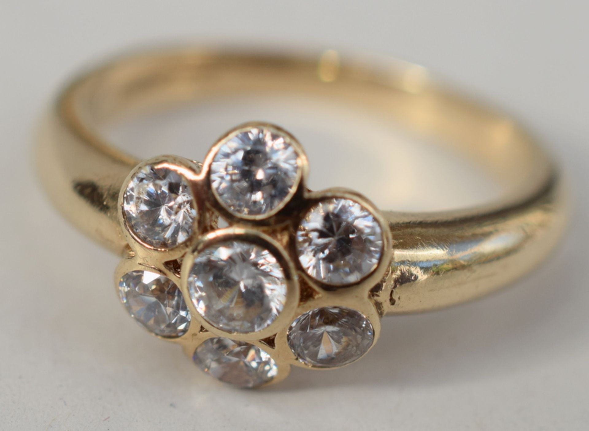 9ct Gold Flower Ring Six Cubic Zirconias
