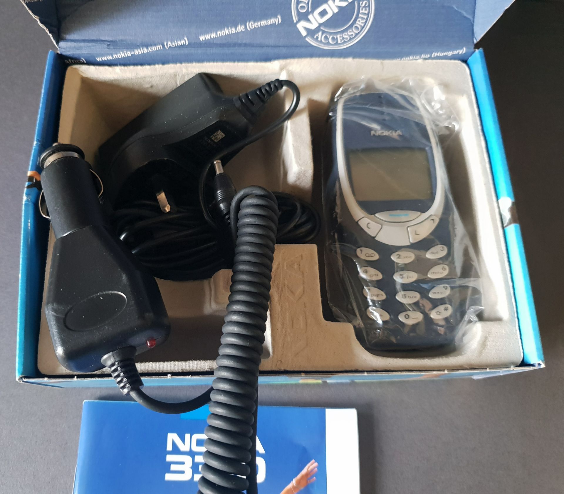Vintage Retro Nokia 3310 Mobile Phone Boxed 2003 Includes Chargers - Image 3 of 3
