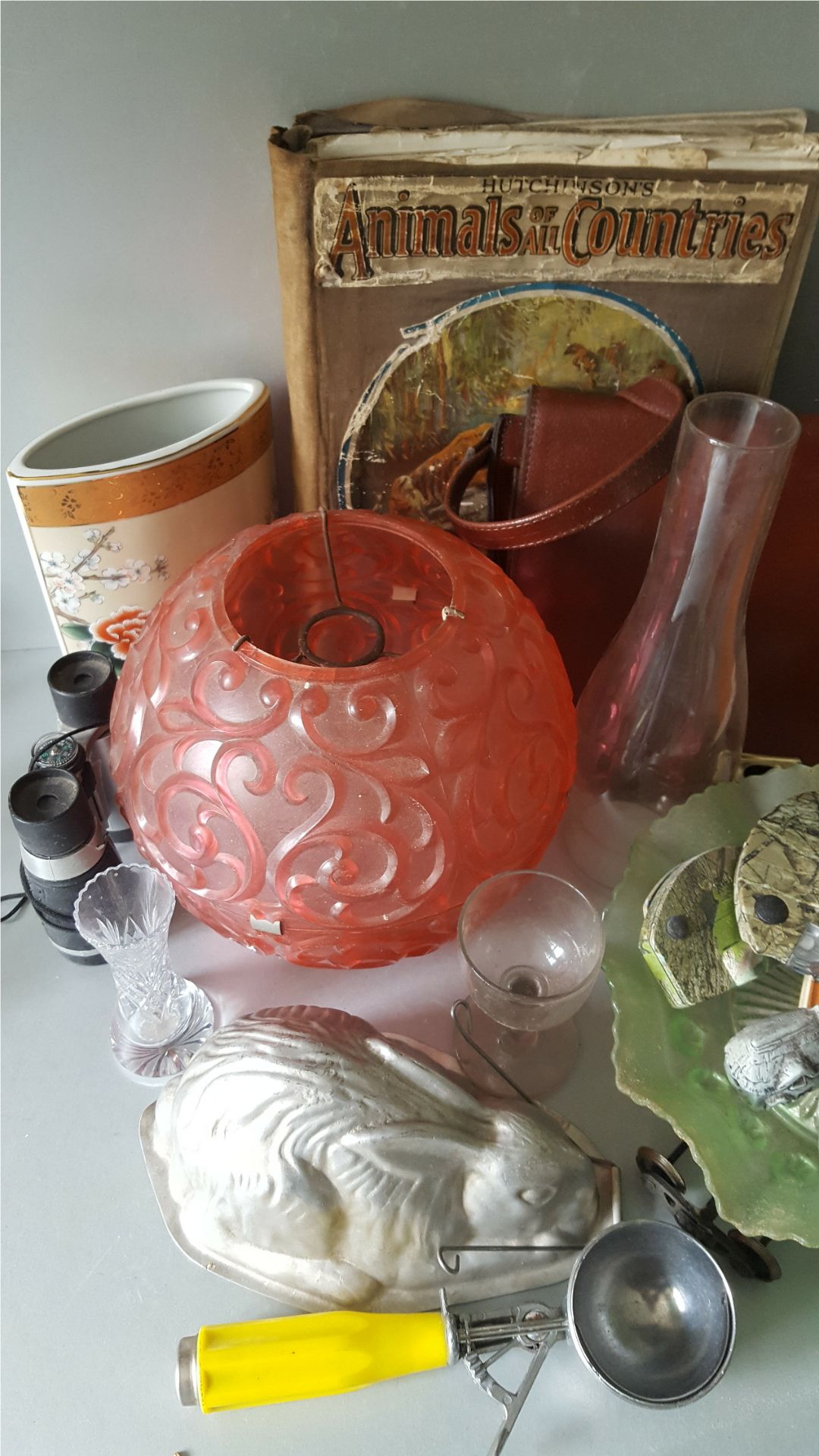 Vintage Retro Parcel Items Includes Lighting Jelly Mould Cake Stand Bags Books Etc. - No Reserve - Image 2 of 3