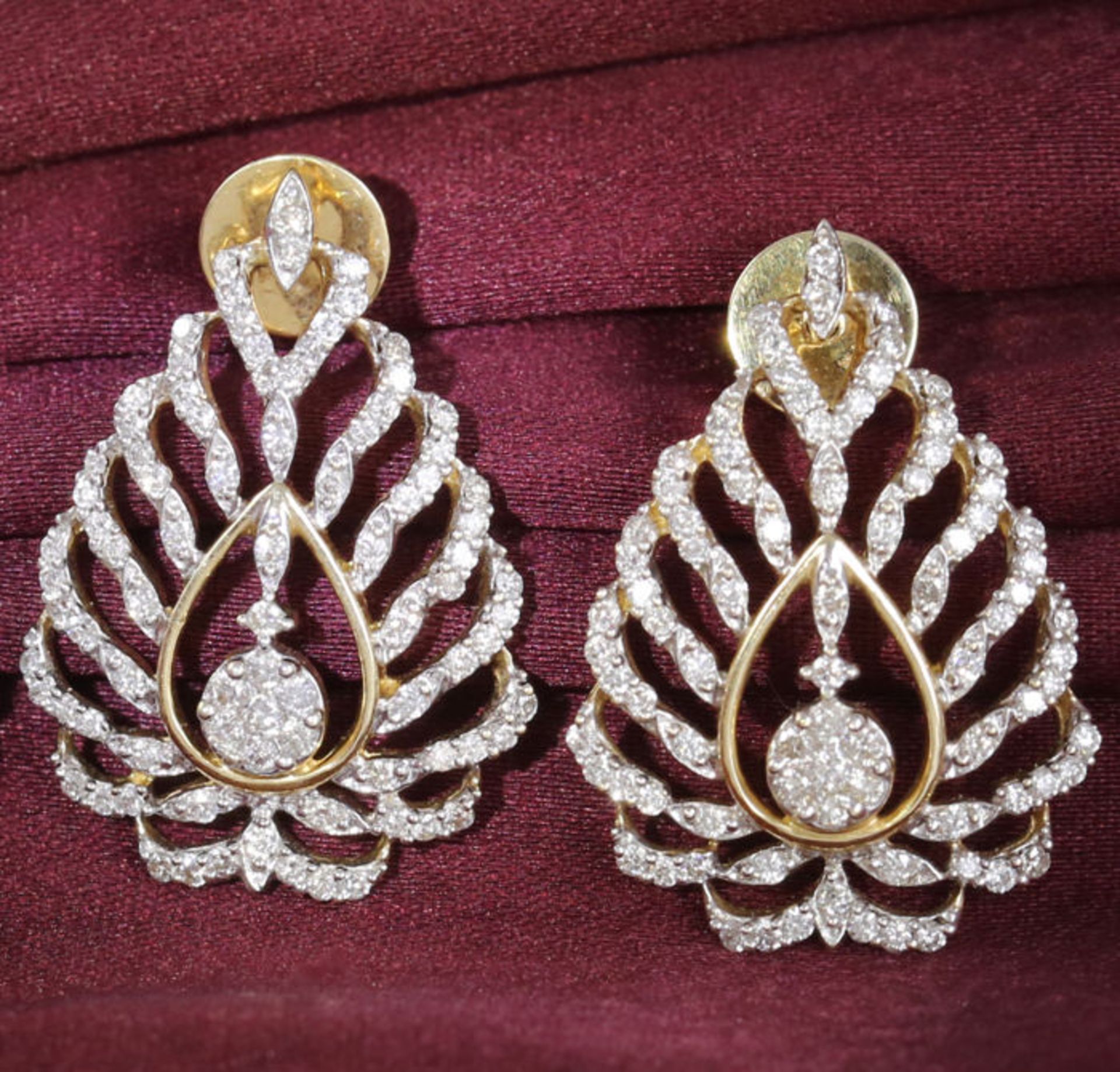 IGI Certified 14K Yellow Gold, Diamond Pendant with matching Chandelier Earrings - Image 6 of 8
