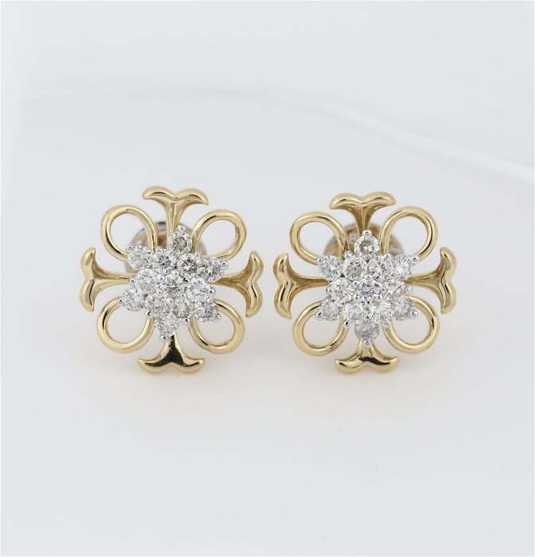 IGI Certified 18 K/750 Yellow Gold Diamond Earrings