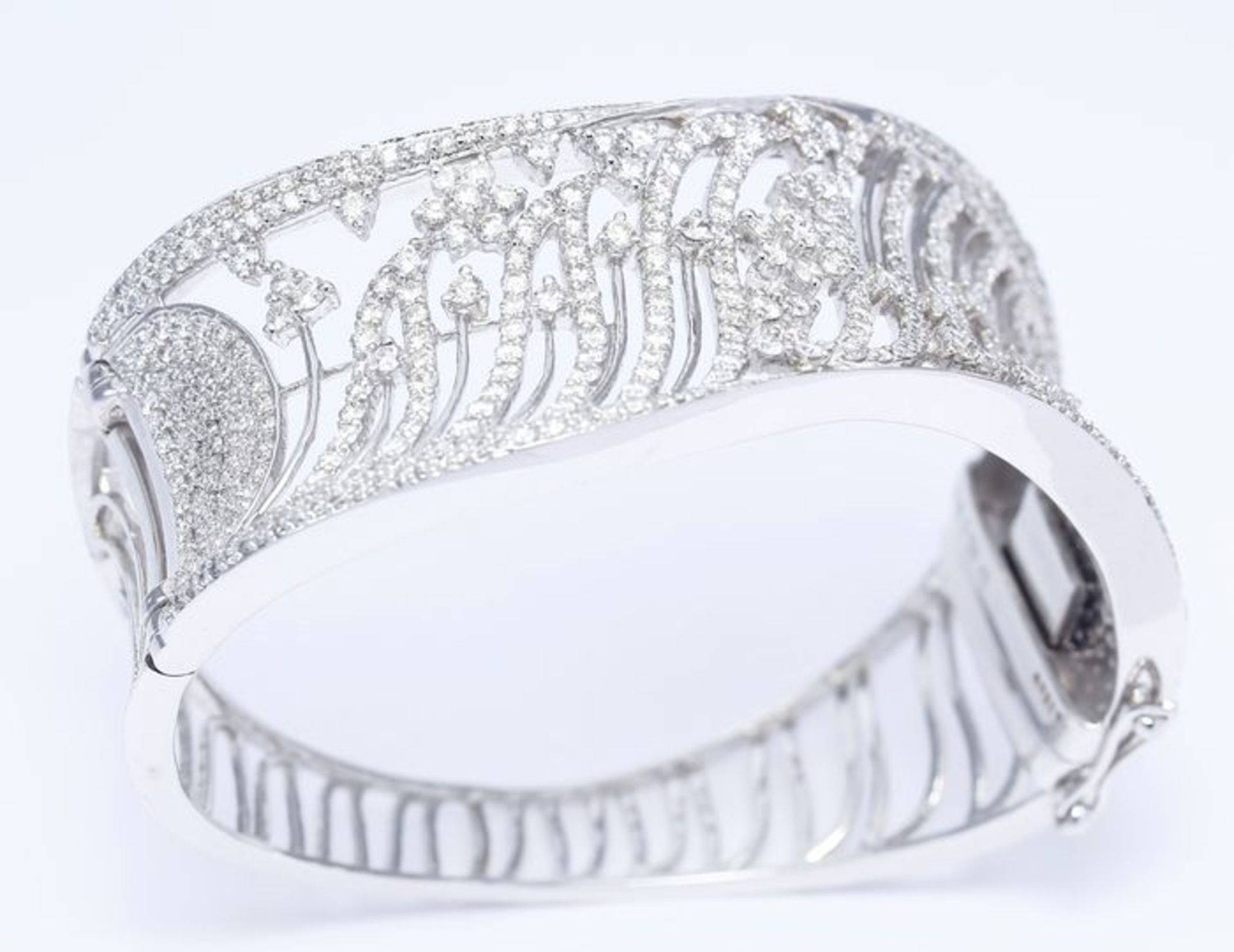 IGI Certified 14 K / 585 White Gold Designer Diamond Bracelet - Image 6 of 10