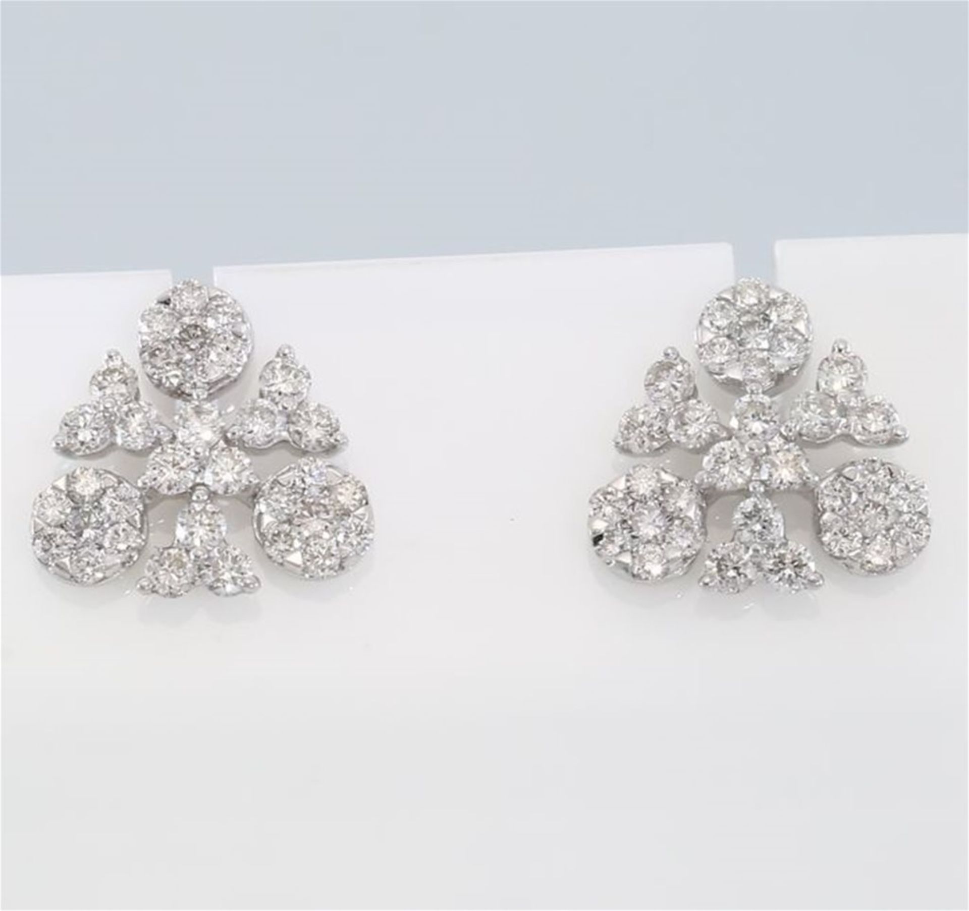 IGI Certified 18 K / 750 White Gold Diamond Earrings