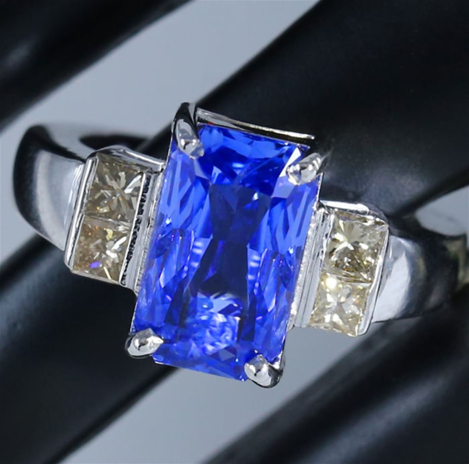 14 K White Gold Blue Sapphire (GIA Certified) and Diamond Ring - Image 4 of 10