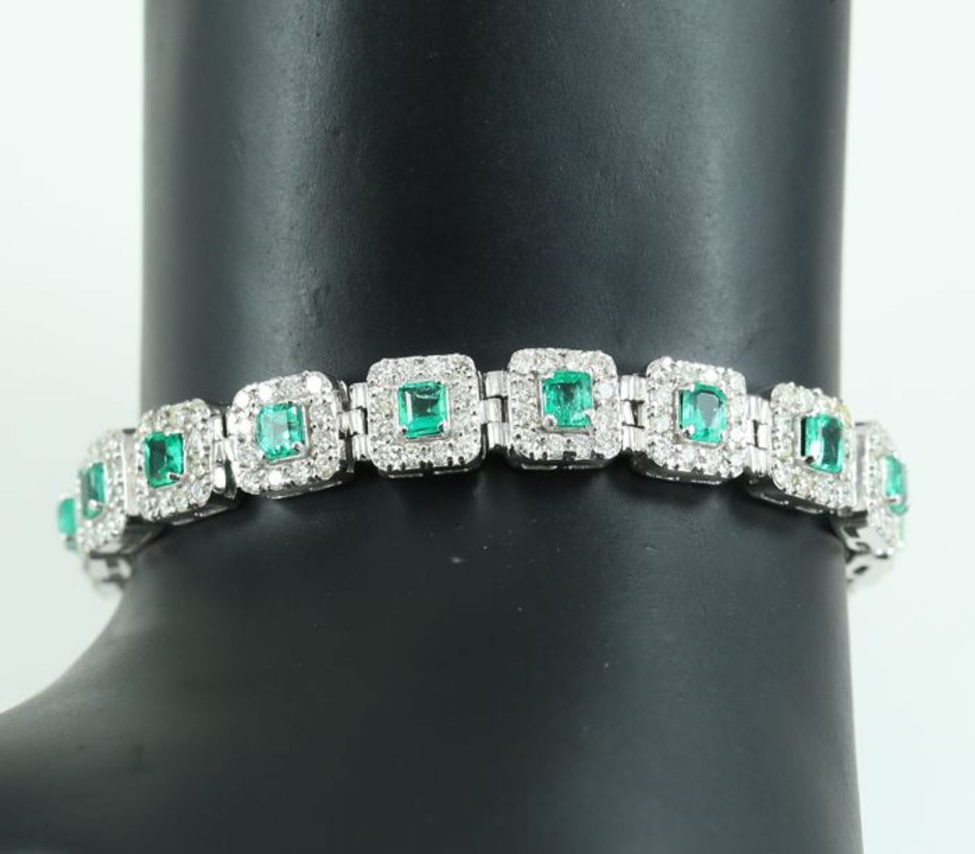 IGI Certified 14 K / 585 White Gold Colombian Emerald and Diamond Bracelet - Image 5 of 10