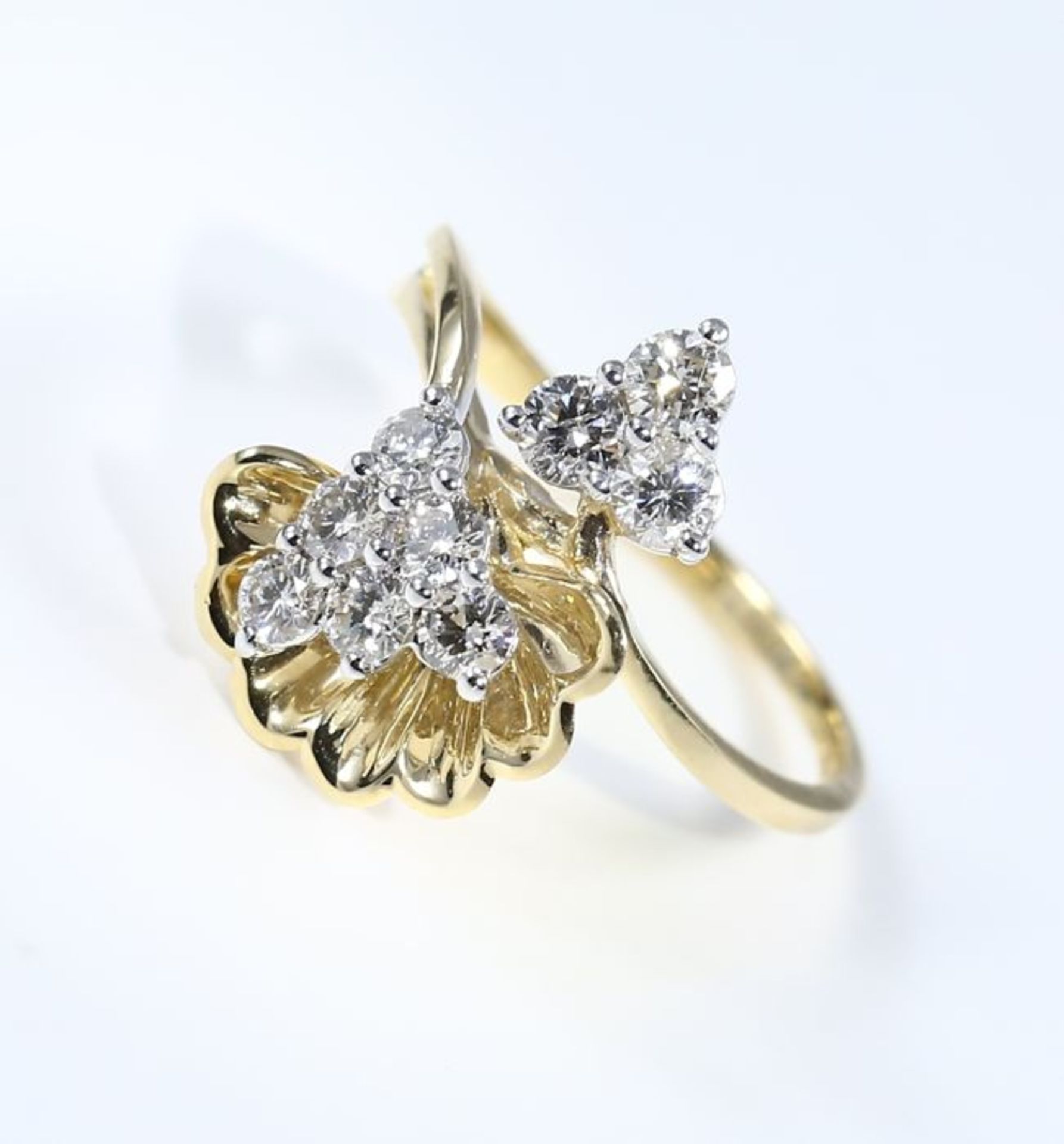 IGI certified 18 K / 750 Yellow gold Designer Diamond Ring - Image 6 of 9