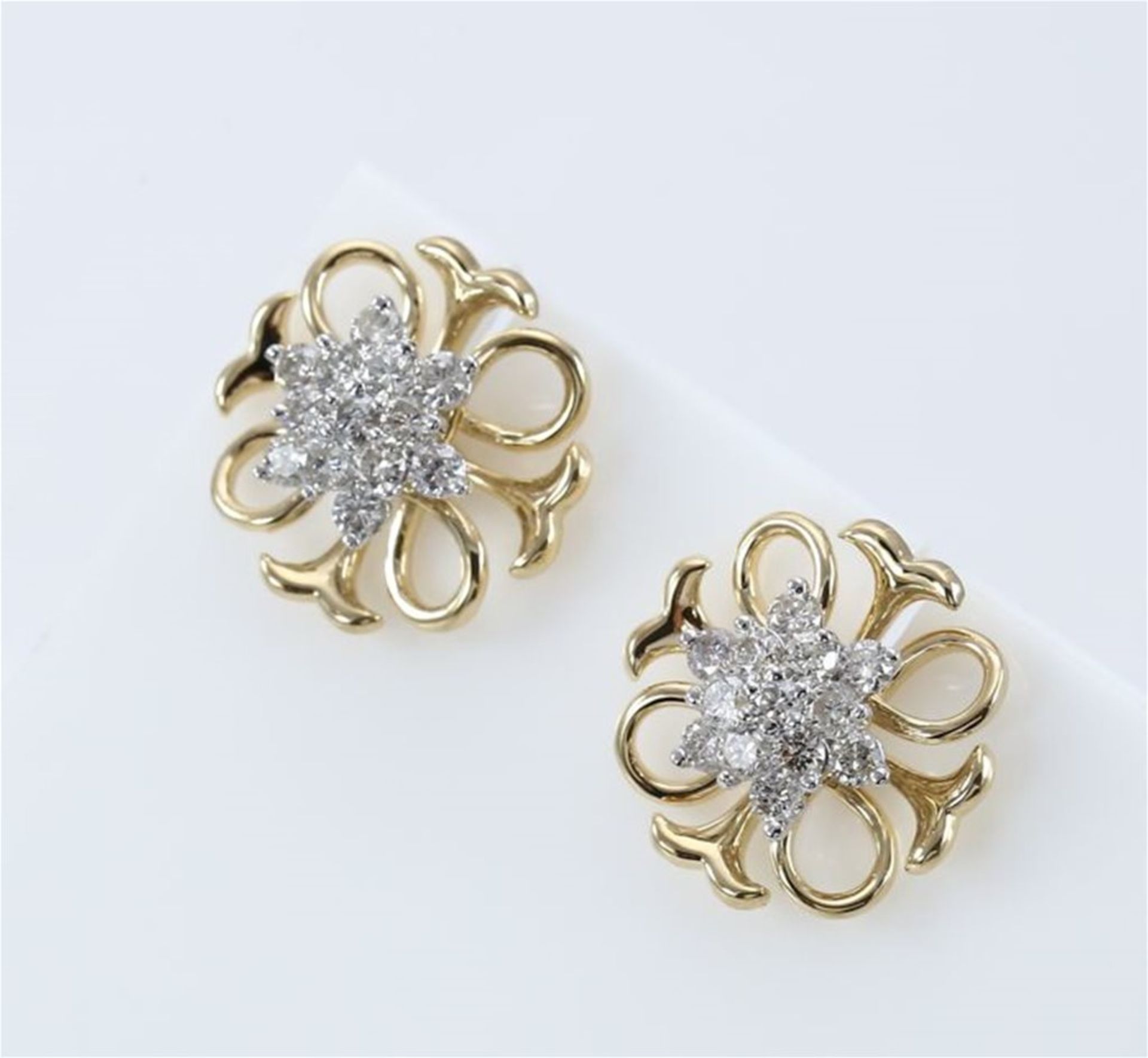 IGI Certified 18 K/750 Yellow Gold Diamond Earrings - Image 4 of 4