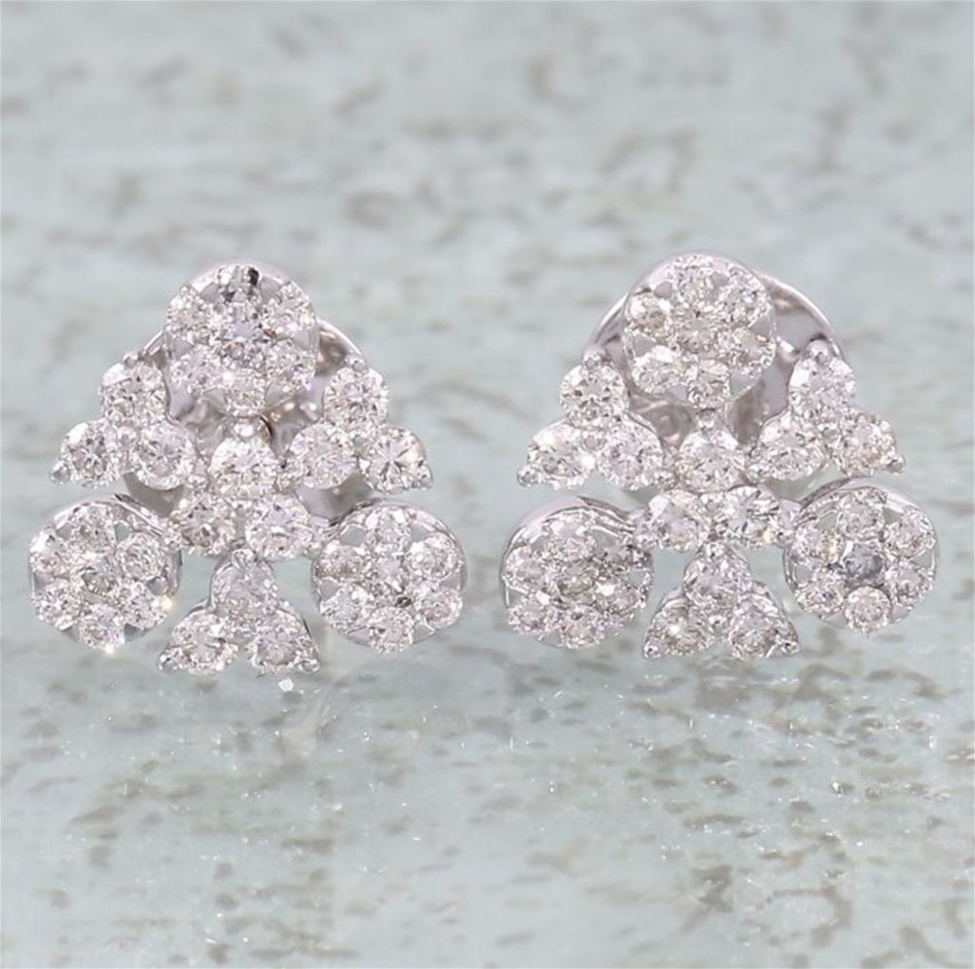 IGI Certified 18 K / 750 White Gold Diamond Earrings - Image 2 of 7