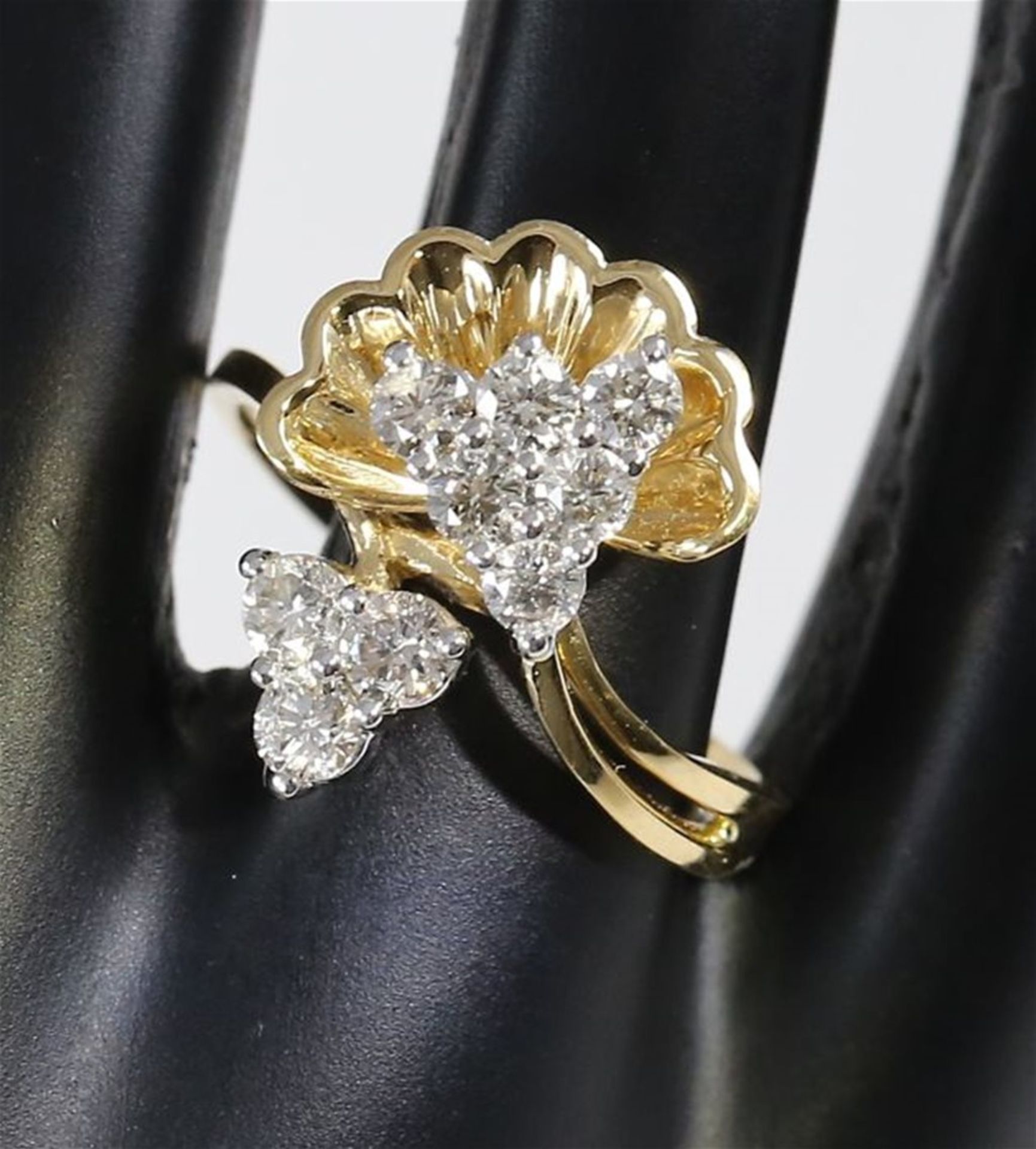 IGI certified 18 K / 750 Yellow gold Designer Diamond Ring - Image 3 of 9