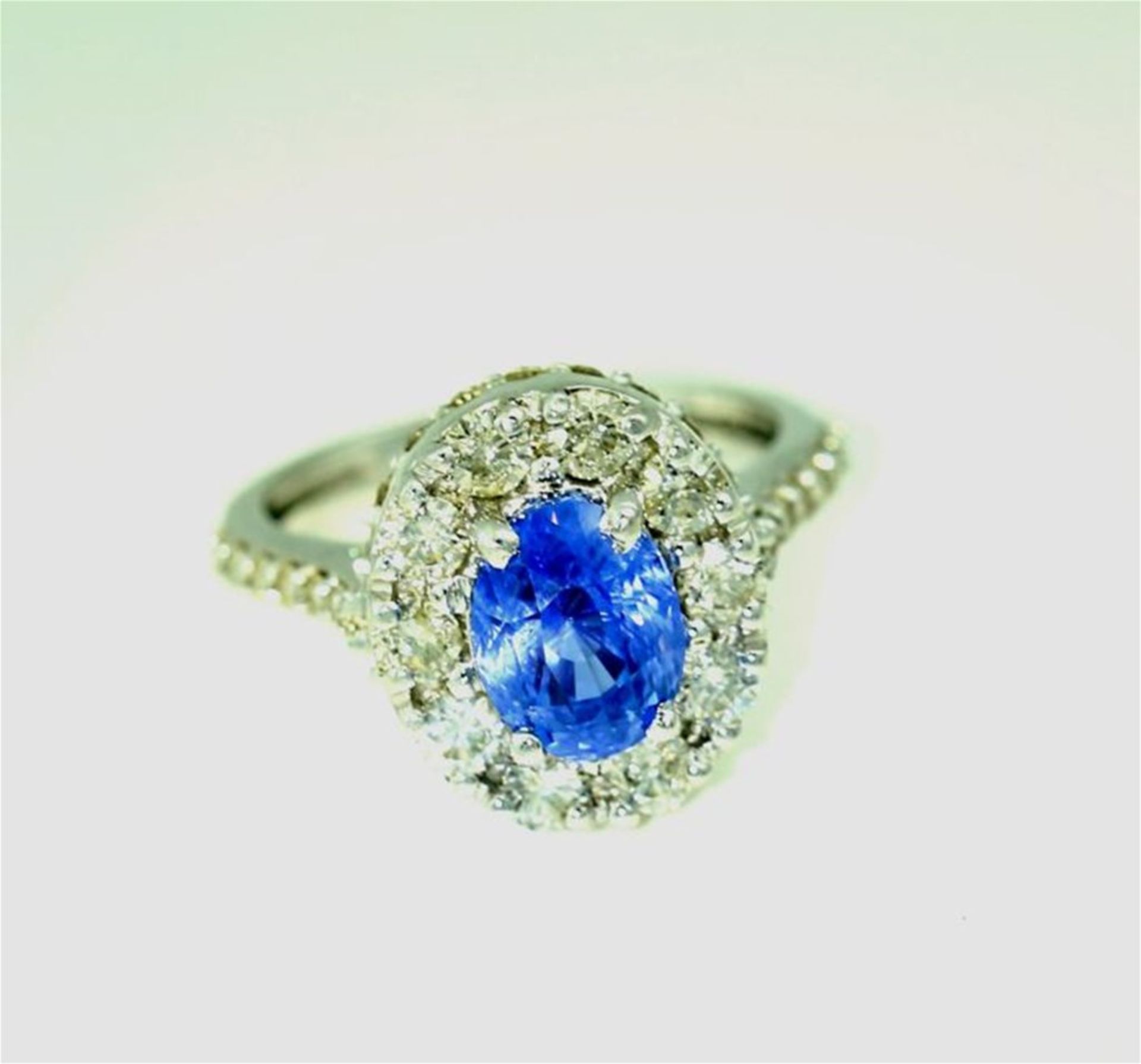 14 K / 585 White Gold Blue Sapphire (IGI certified) and Diamond Ring - Image 3 of 10
