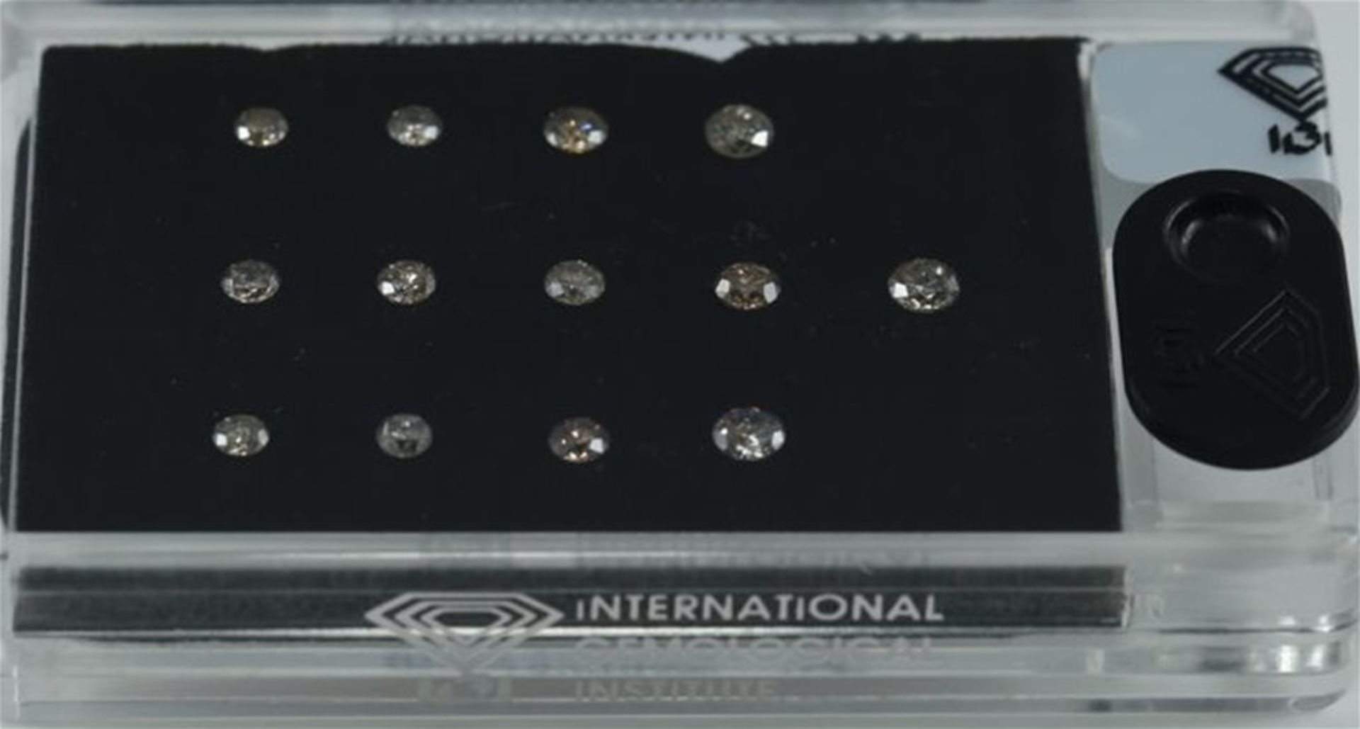 IGI Certified 1.46 ct. "Diamond D-Box" - Round Brilliant Natural Diamonds - Image 3 of 4