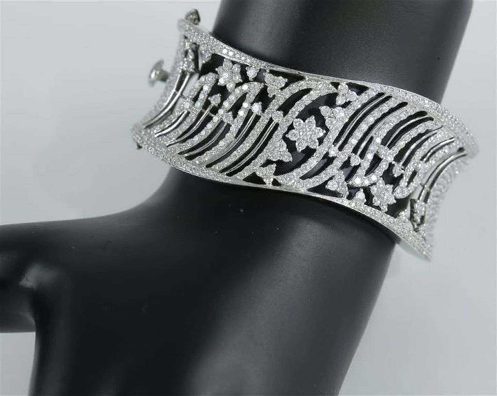 IGI Certified 14 K / 585 White Gold Designer Diamond Bracelet - Image 3 of 10