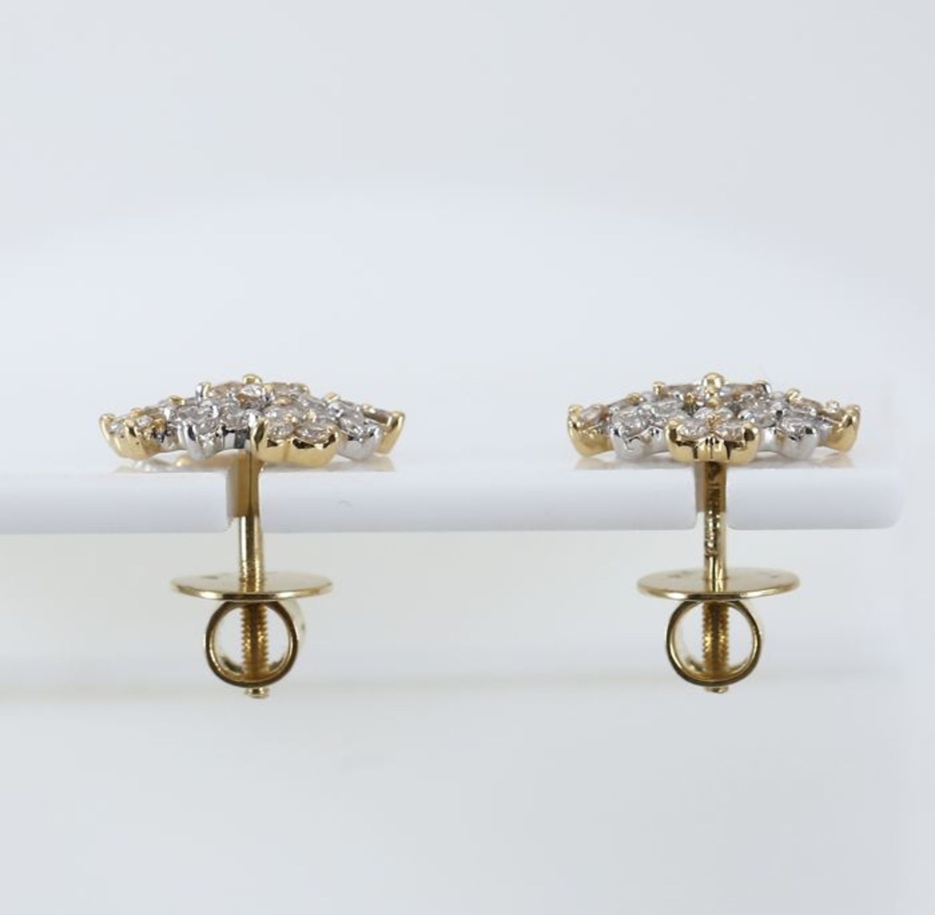 IGI Certified 18 K / 750 Yellow Gold Diamond Earrings - Image 7 of 7