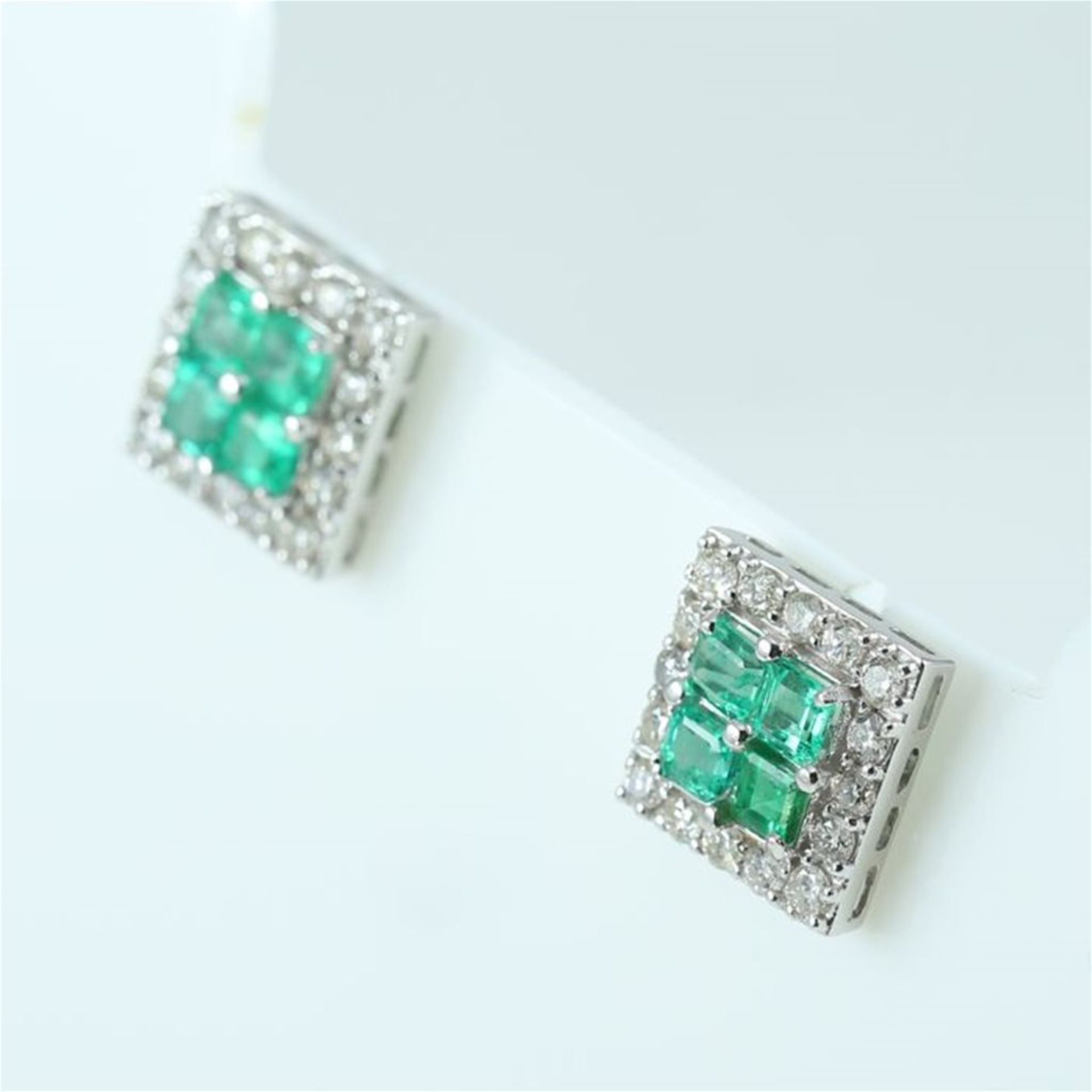 IGI Certified 14 K / 545 White Gold Diamond and Emerald Earrings - Image 3 of 4