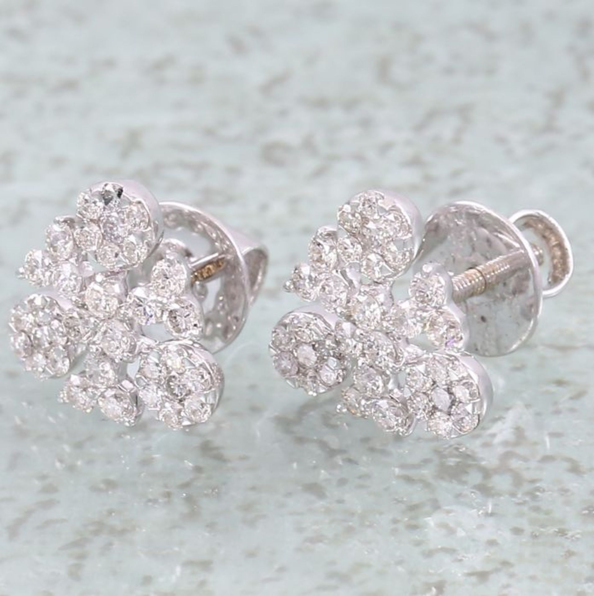 IGI Certified 18 K / 750 White Gold Diamond Earrings - Image 6 of 7