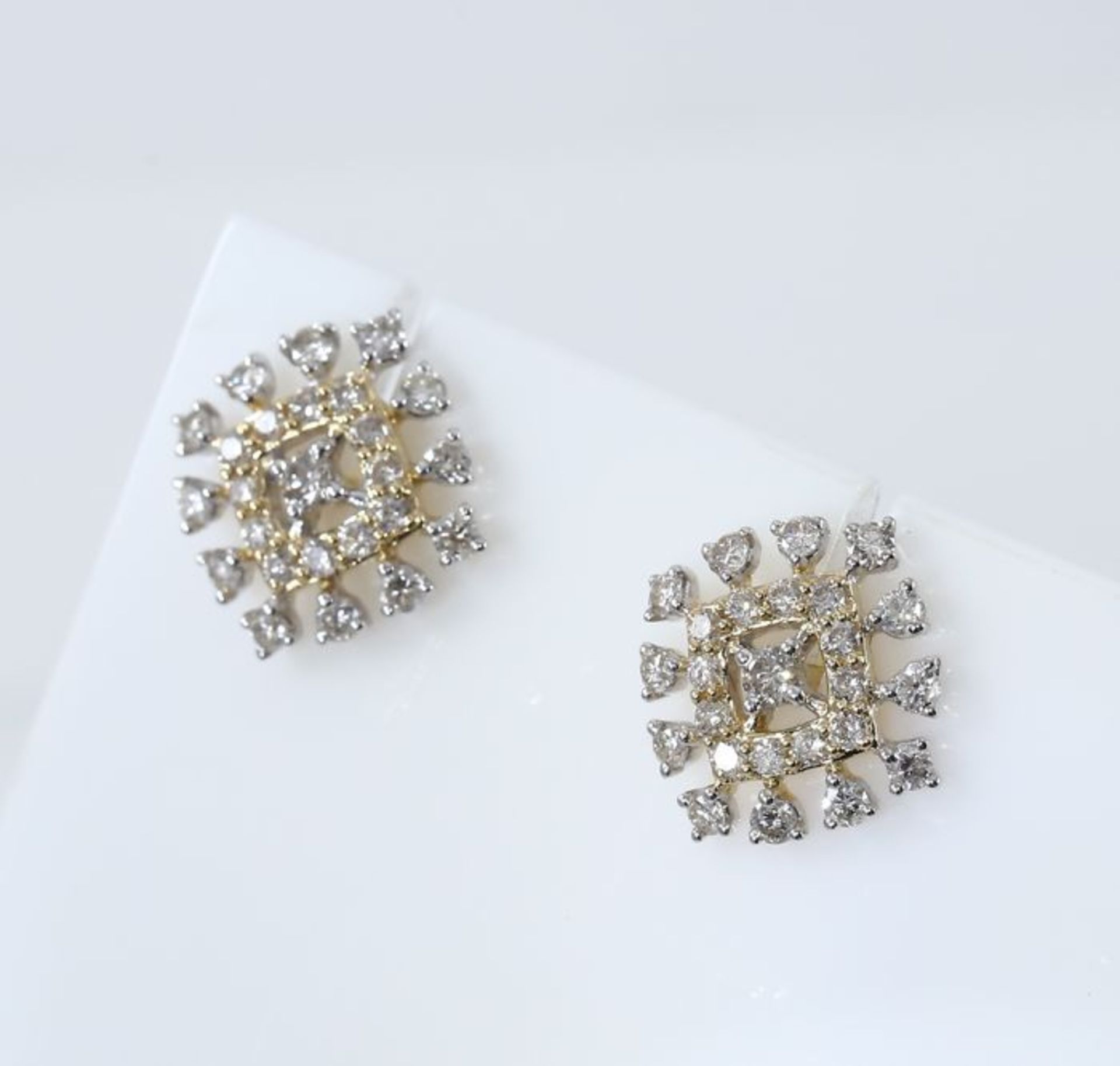 IGI Certified 18 K Yellow Gold Diamond Earrings - Image 6 of 7