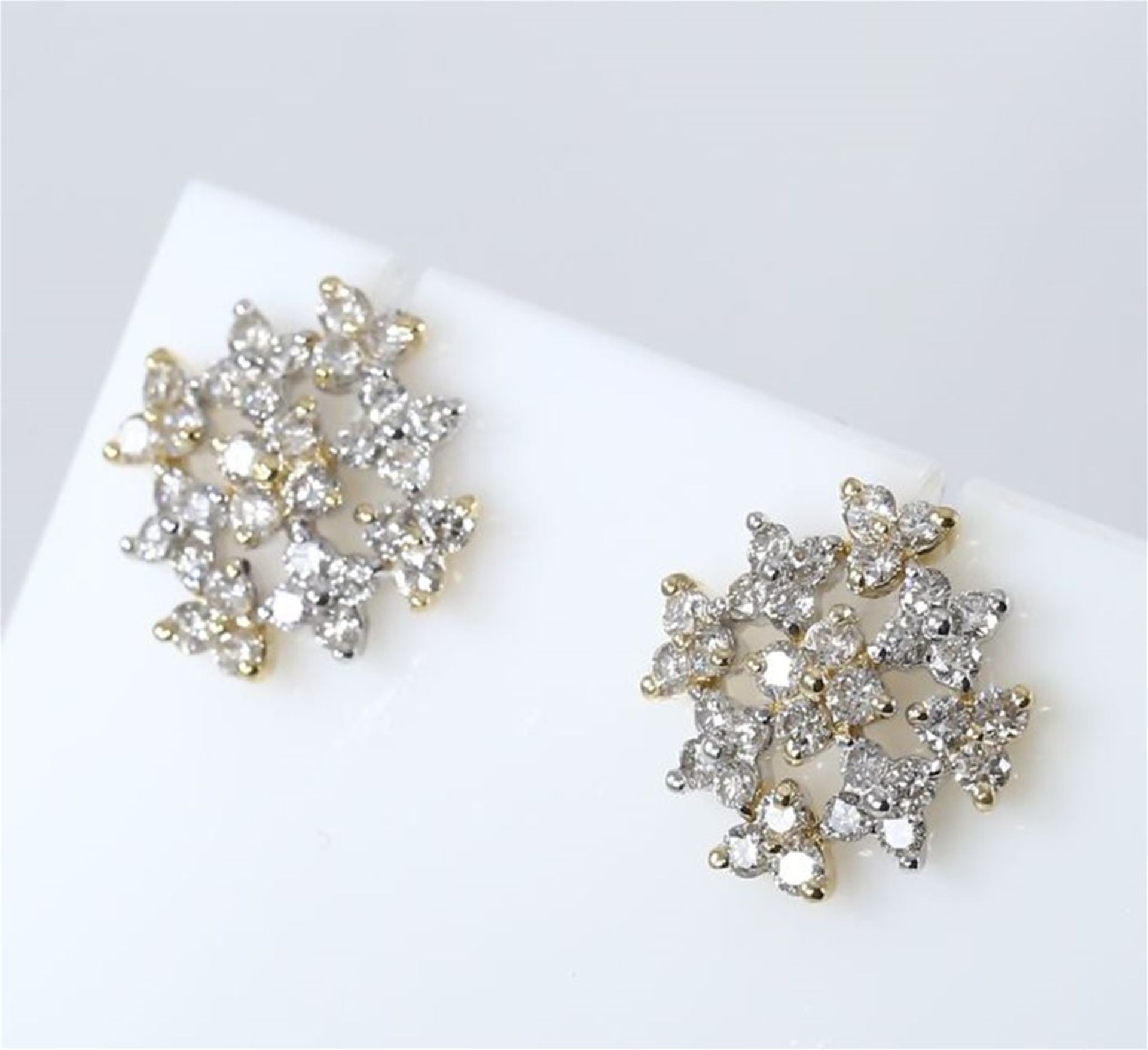 IGI Certified 18 K / 750 Yellow Gold Diamond Earrings - Image 4 of 7