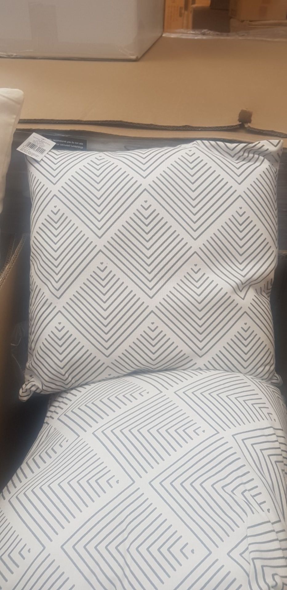 Pallet To Contain 160 x Brand New Homebase Cushions - Mixed Grey Designs As Pictured. RRP £9.99 - Bild 3 aus 3