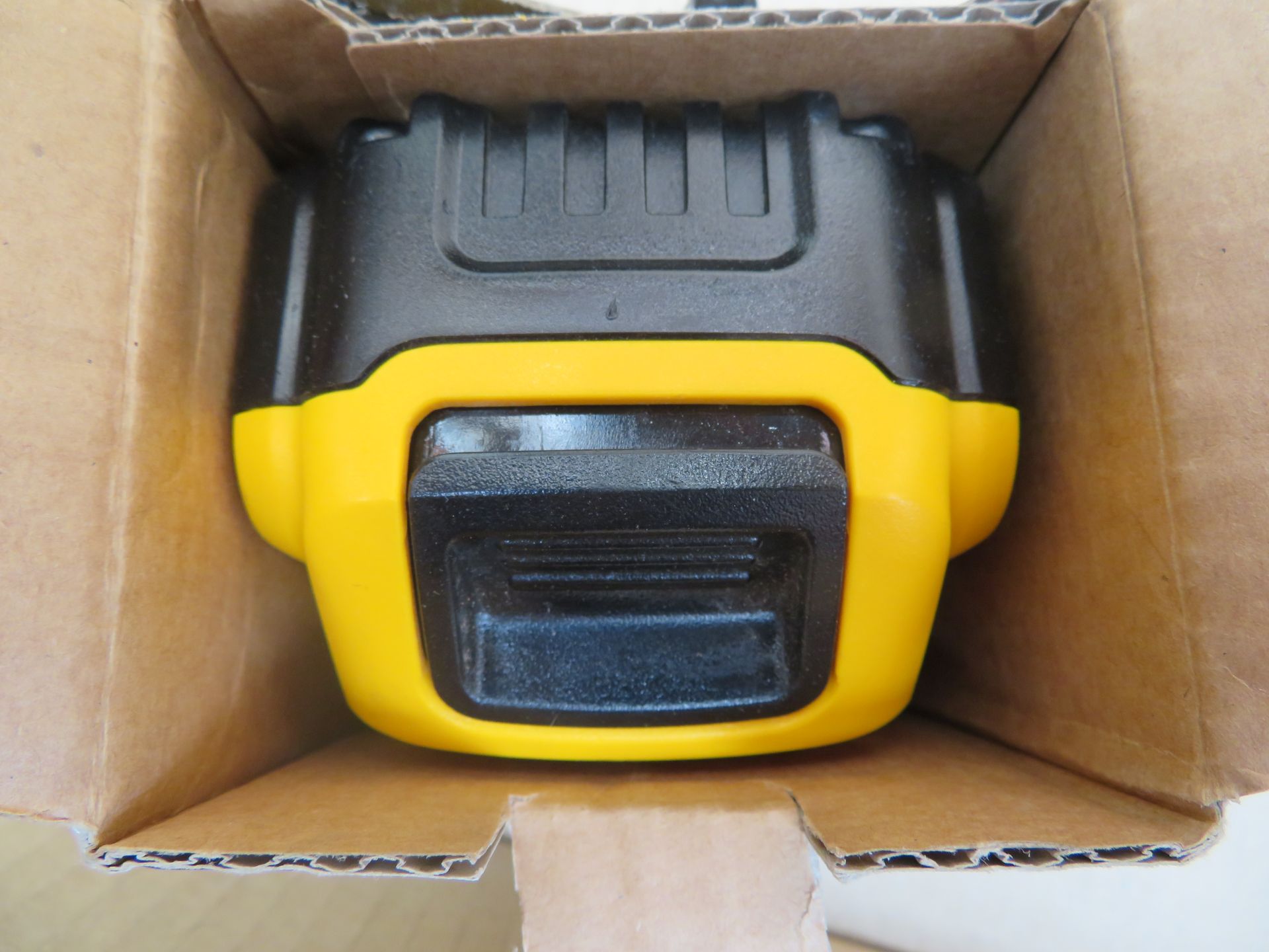 (A23) Dewalt Dcb182-Xj 18V 4.0Ah Li-Ion Xr Battery- New Condition, Slightly Tatty Box. - Bild 4 aus 5