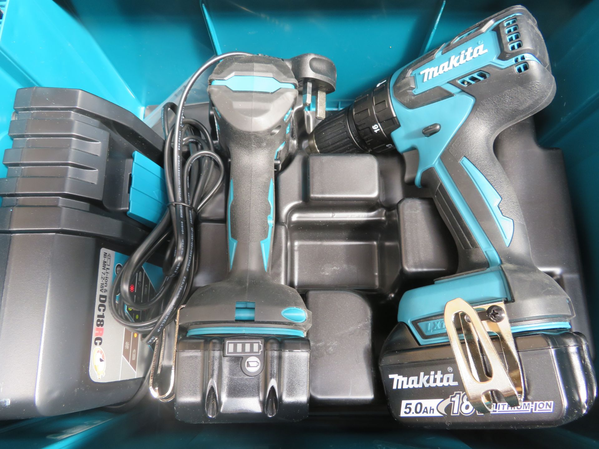 (A9) Makita Dlx2173Tj 18V 5.0Ah Li-Ion Lxt Brushless Cordless Combi Drill & Impact Driver Twin Pack. - Image 3 of 4