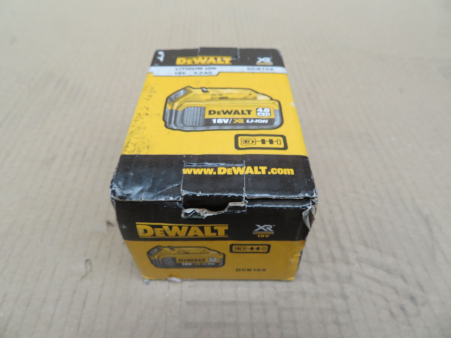 (A23) Dewalt Dcb182-Xj 18V 4.0Ah Li-Ion Xr Battery- New Condition, Slightly Tatty Box. - Bild 3 aus 5