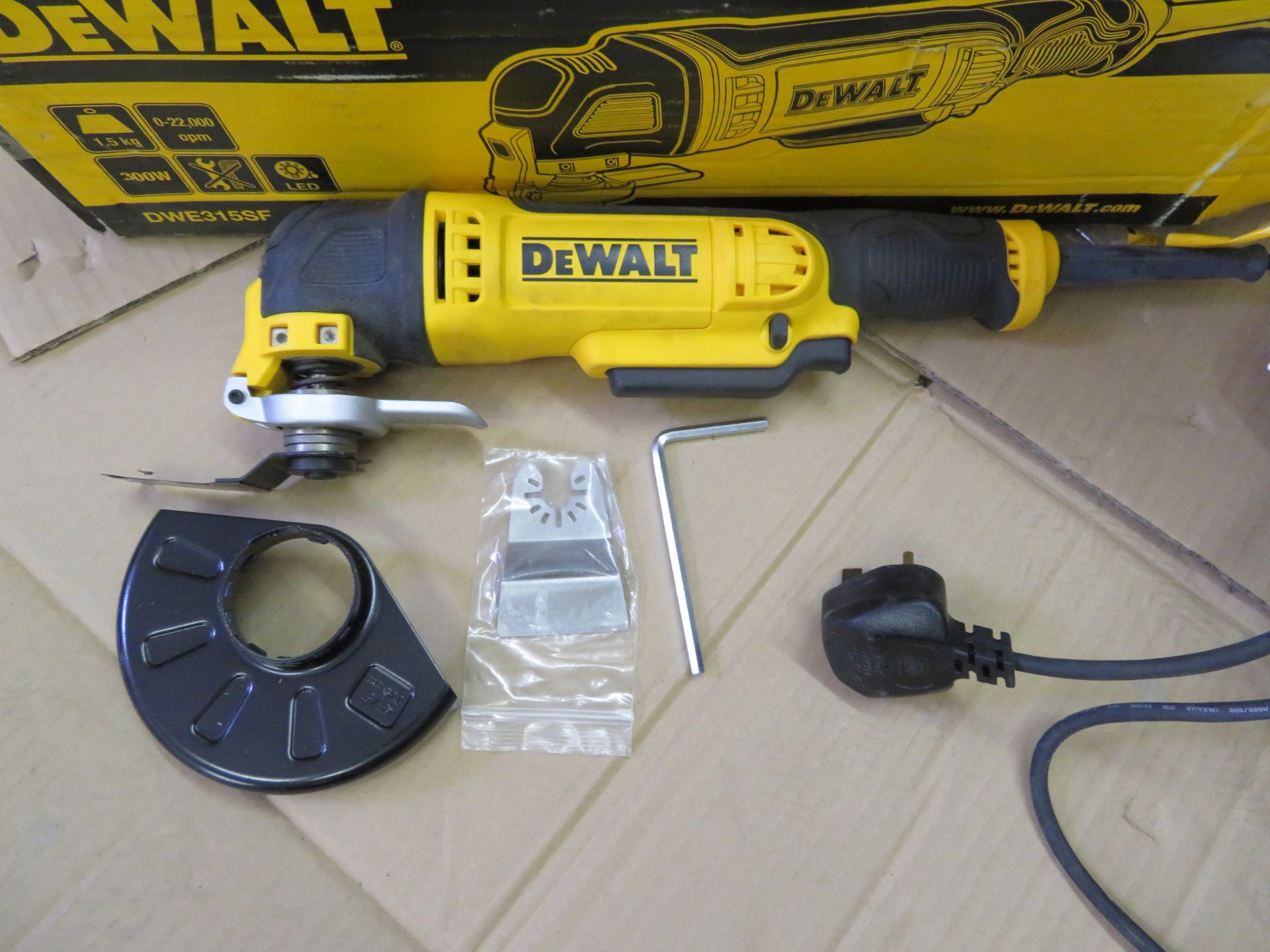 (A5) Dewalt Dwe315Sf-Gb 300W Oscillating Multi-Tool 240V - As New Condition, Slightly Worn Box.