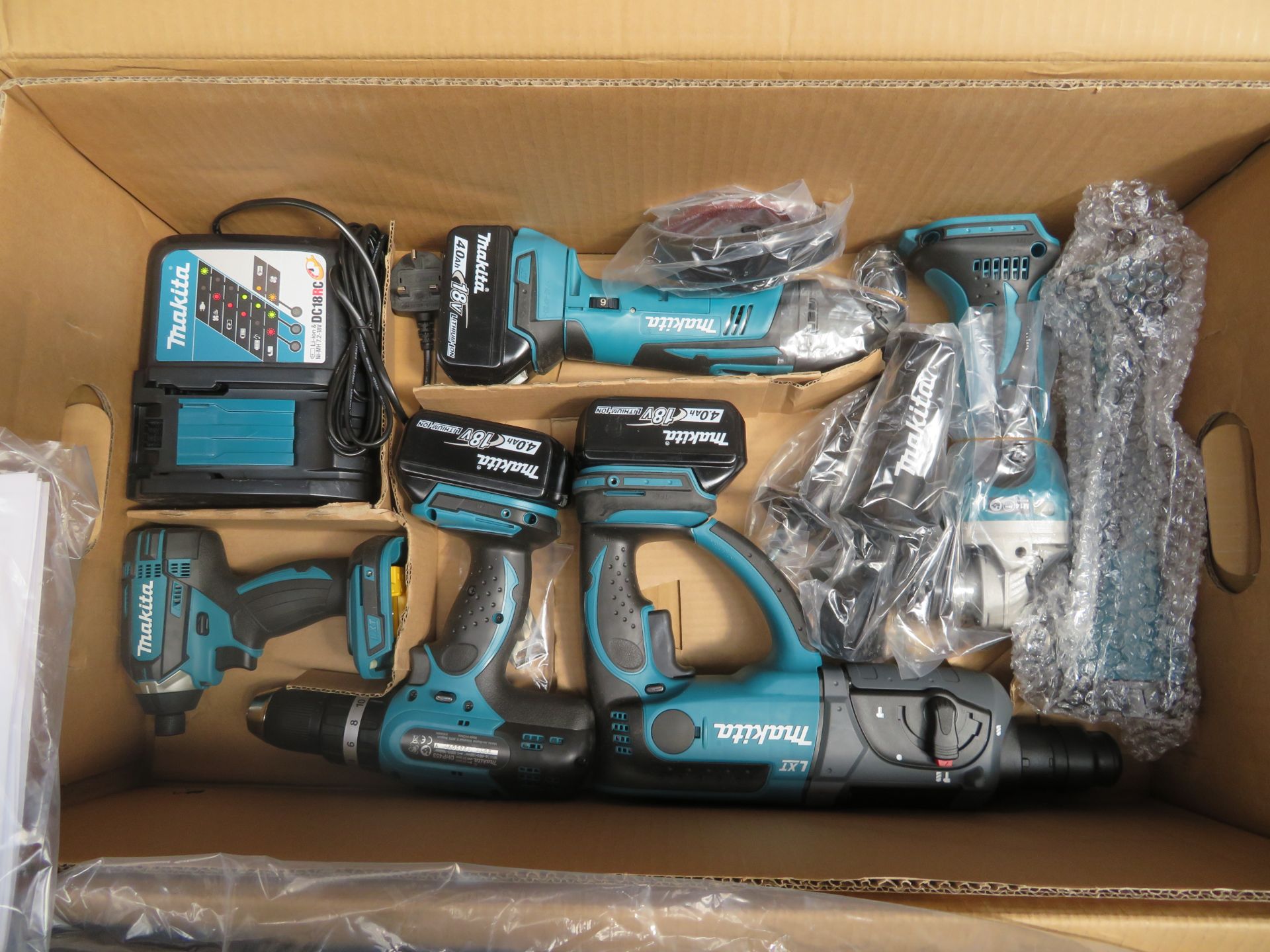 (A8) Makita Dlx6075M 18V 4.0Ah Li-Ion Lxt Cordless 7 Piece Kit - New Condition, Slightly Worn Box. - Image 5 of 5