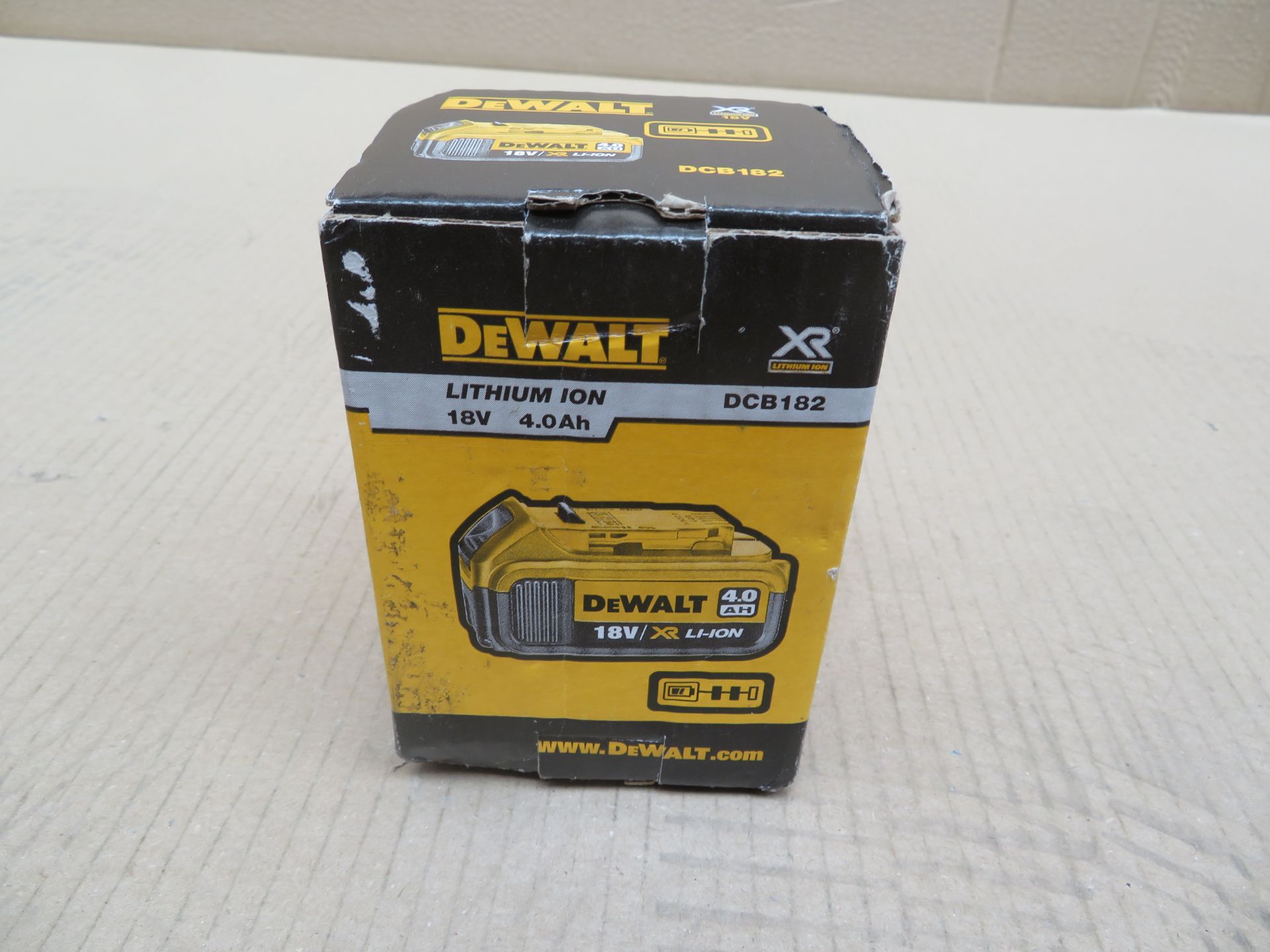 (A23) Dewalt Dcb182-Xj 18V 4.0Ah Li-Ion Xr Battery- New Condition, Slightly Tatty Box. - Bild 2 aus 5