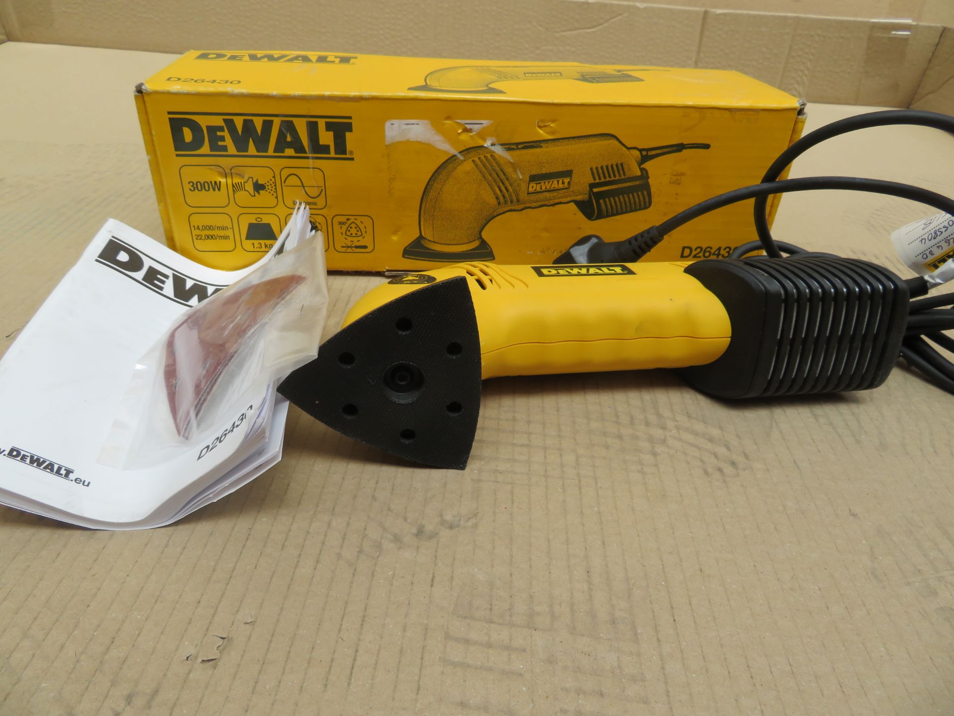 (A19) Dewalt D26430-Gb 300W Detail Sander 240V - New Condition, Slightly Tatty Box. - Bild 4 aus 4