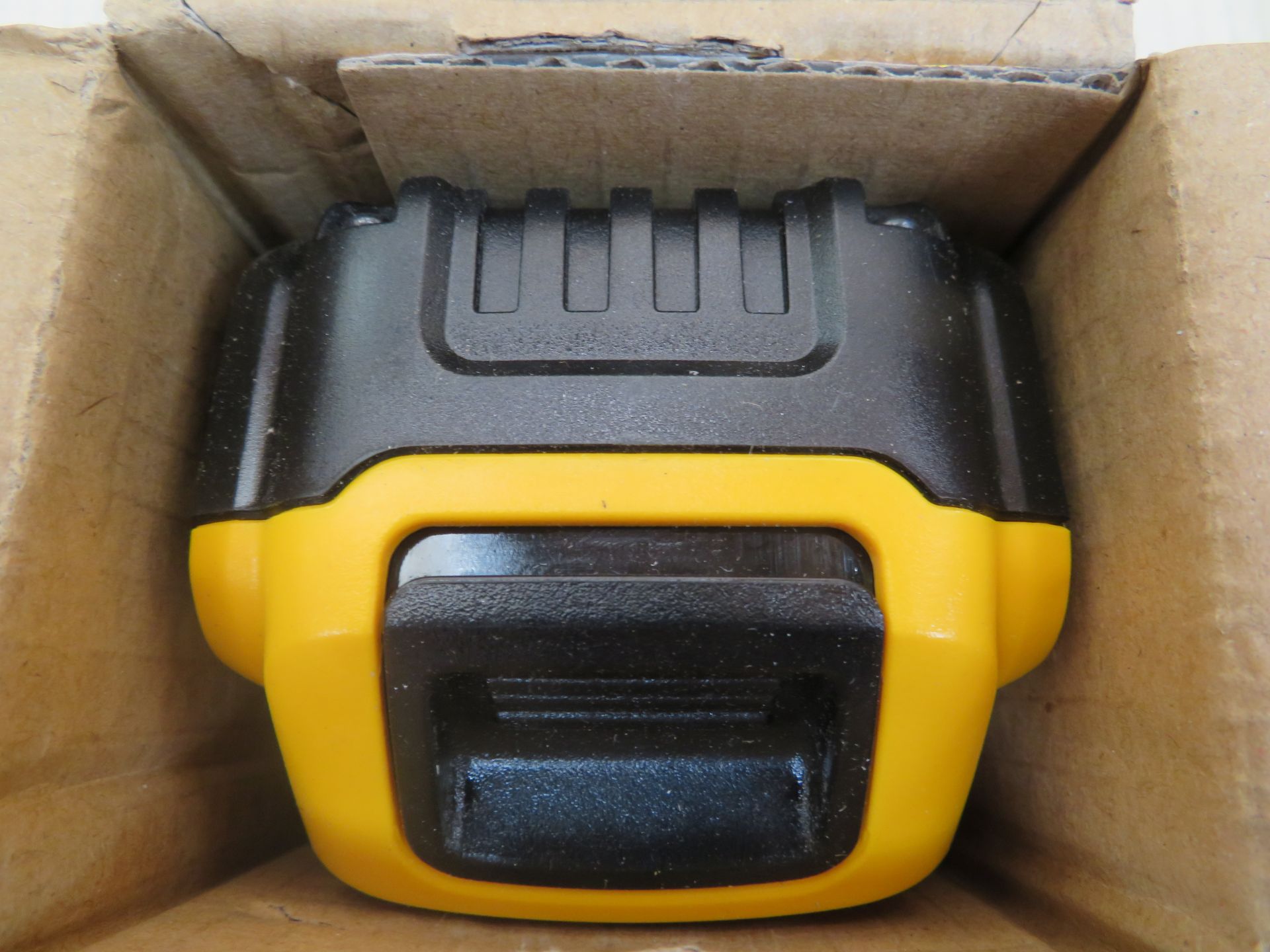 (A24) Dewalt Dcb184-Xj 18V 5.0Ah Li-Ion Xr Slide Pack Battery - New Condition, Slightly Tatty Box. - Image 3 of 5