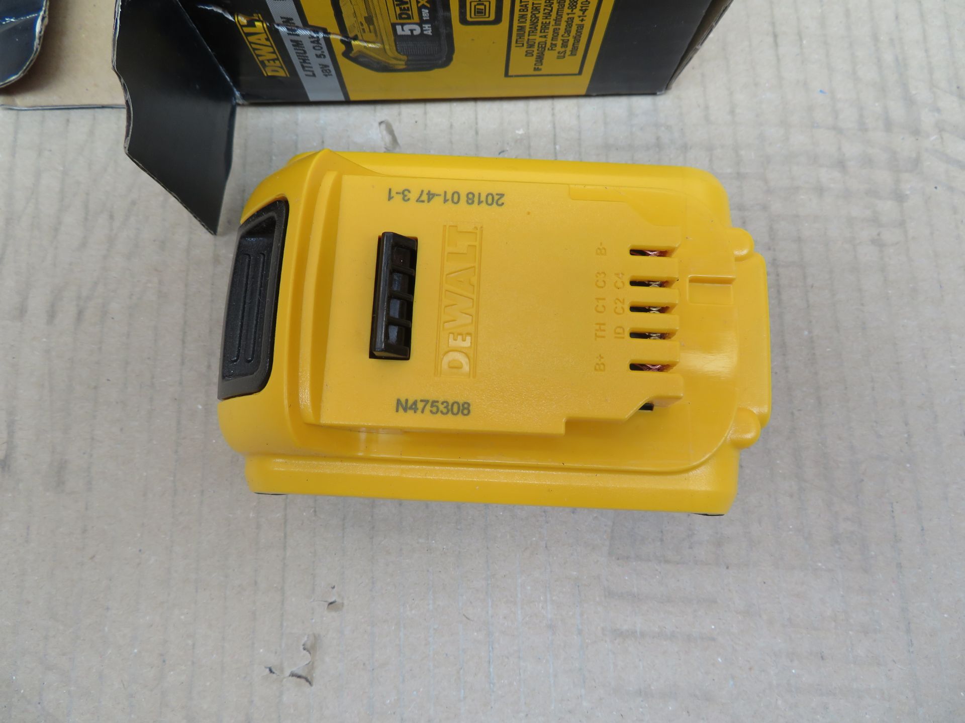 (A24) Dewalt Dcb184-Xj 18V 5.0Ah Li-Ion Xr Slide Pack Battery - New Condition, Slightly Tatty Box. - Image 4 of 5