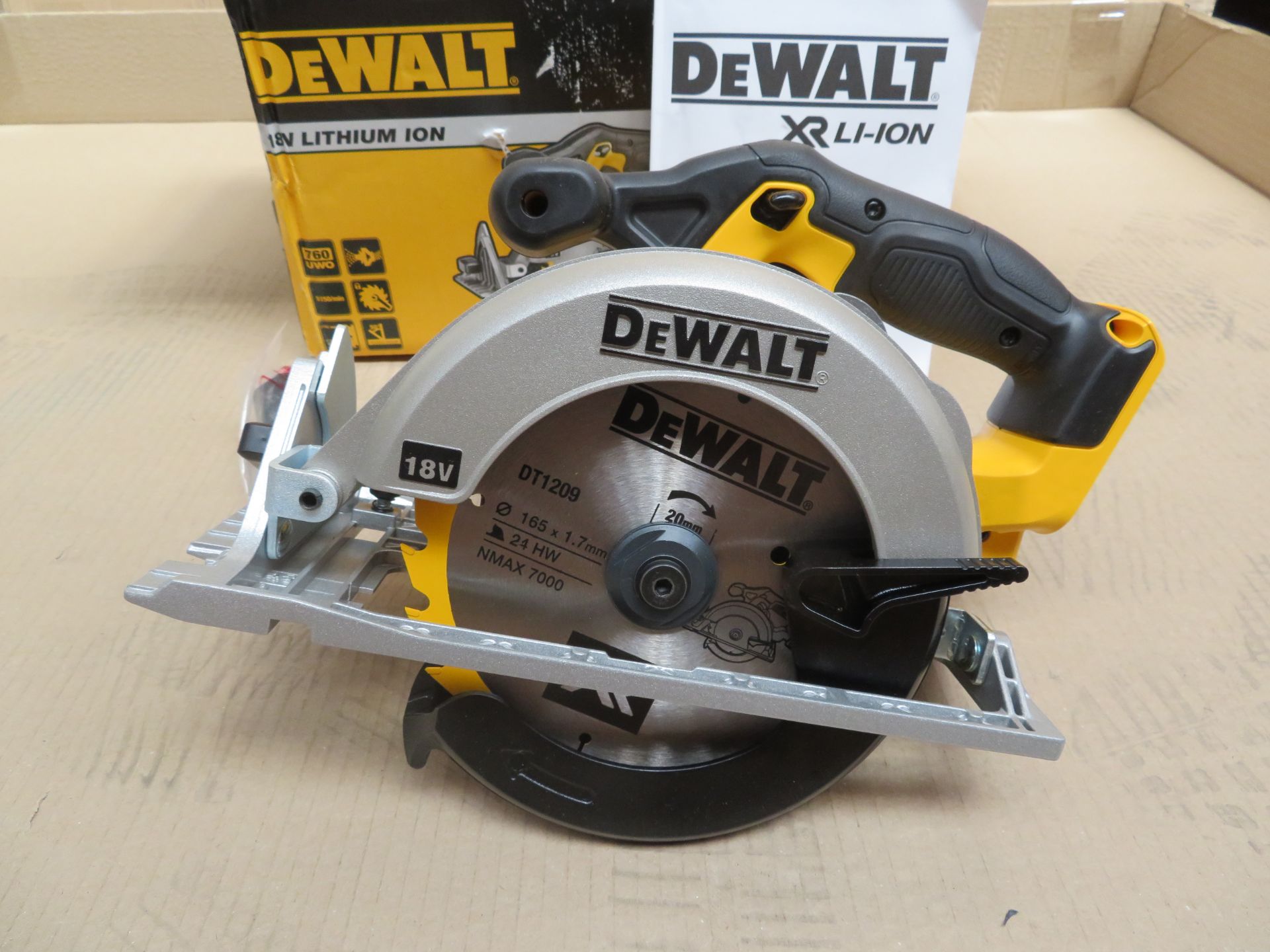 (A16) Dewalt Dcs391N 18V Xr Li-Ion Circular Saw 165Mm Bare Unit - New Condition, Slightly Tattybox. - Bild 5 aus 5