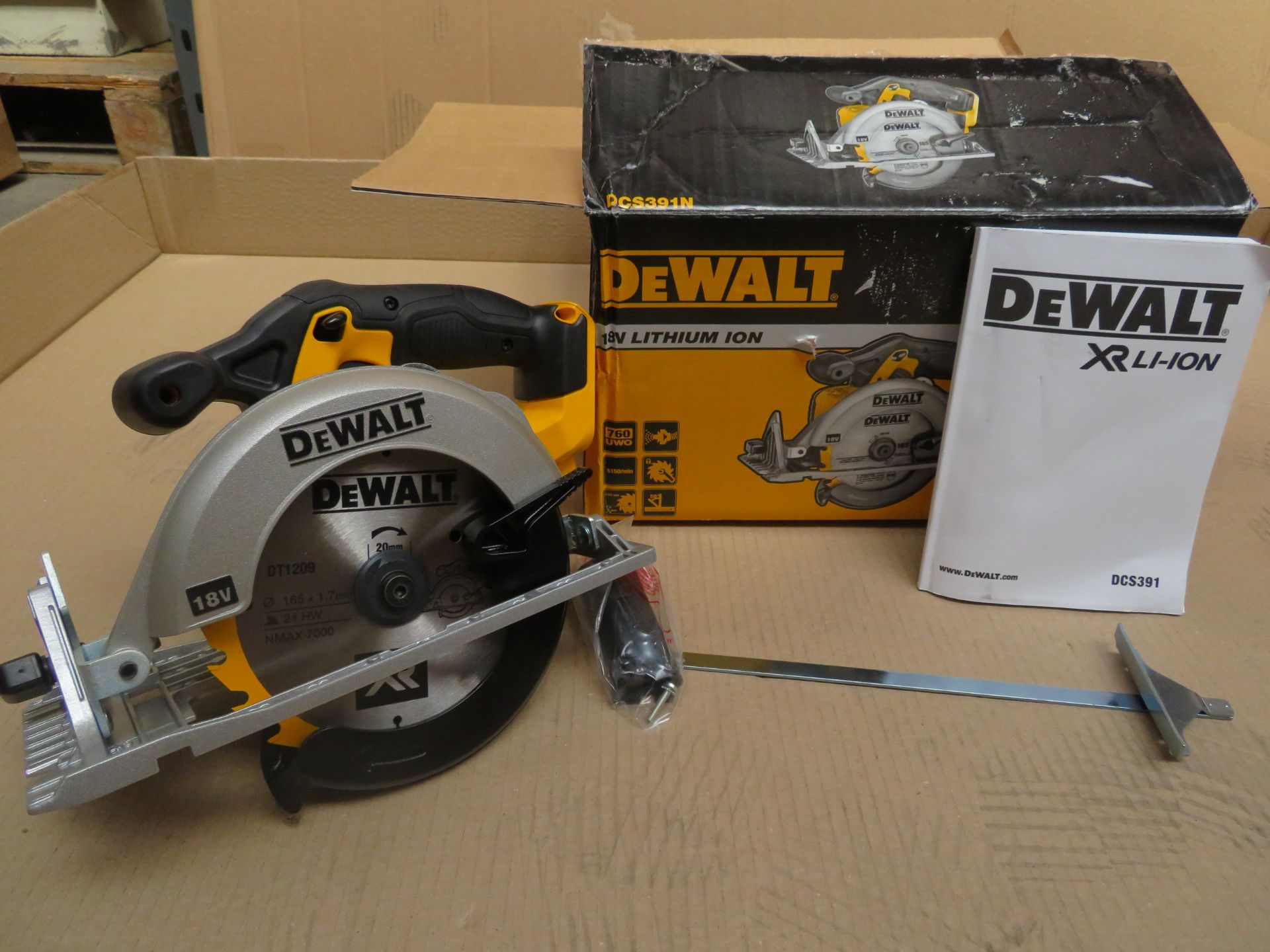 (A16) Dewalt Dcs391N 18V Xr Li-Ion Circular Saw 165Mm Bare Unit - New Condition, Slightly Tattybox. - Bild 2 aus 5