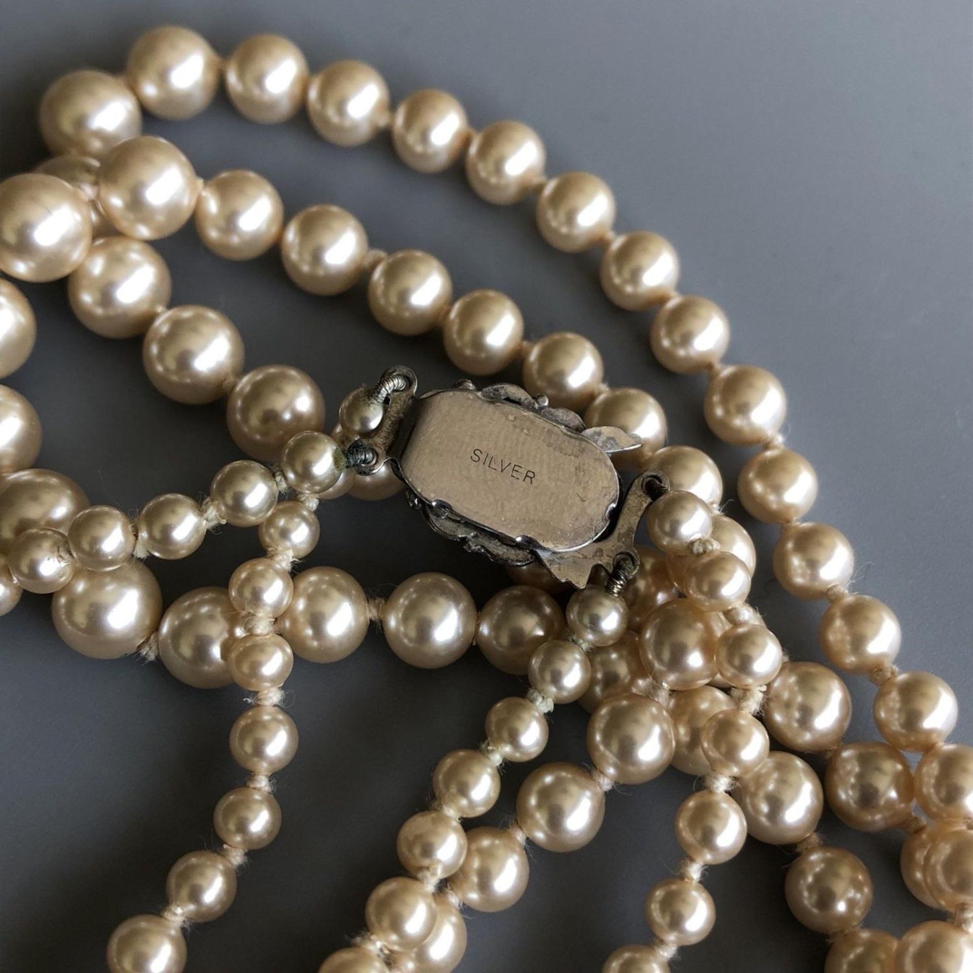 Fine quality vintage faux pearl twin strand 16" necklace with solid SILVER clasp - Bild 3 aus 5