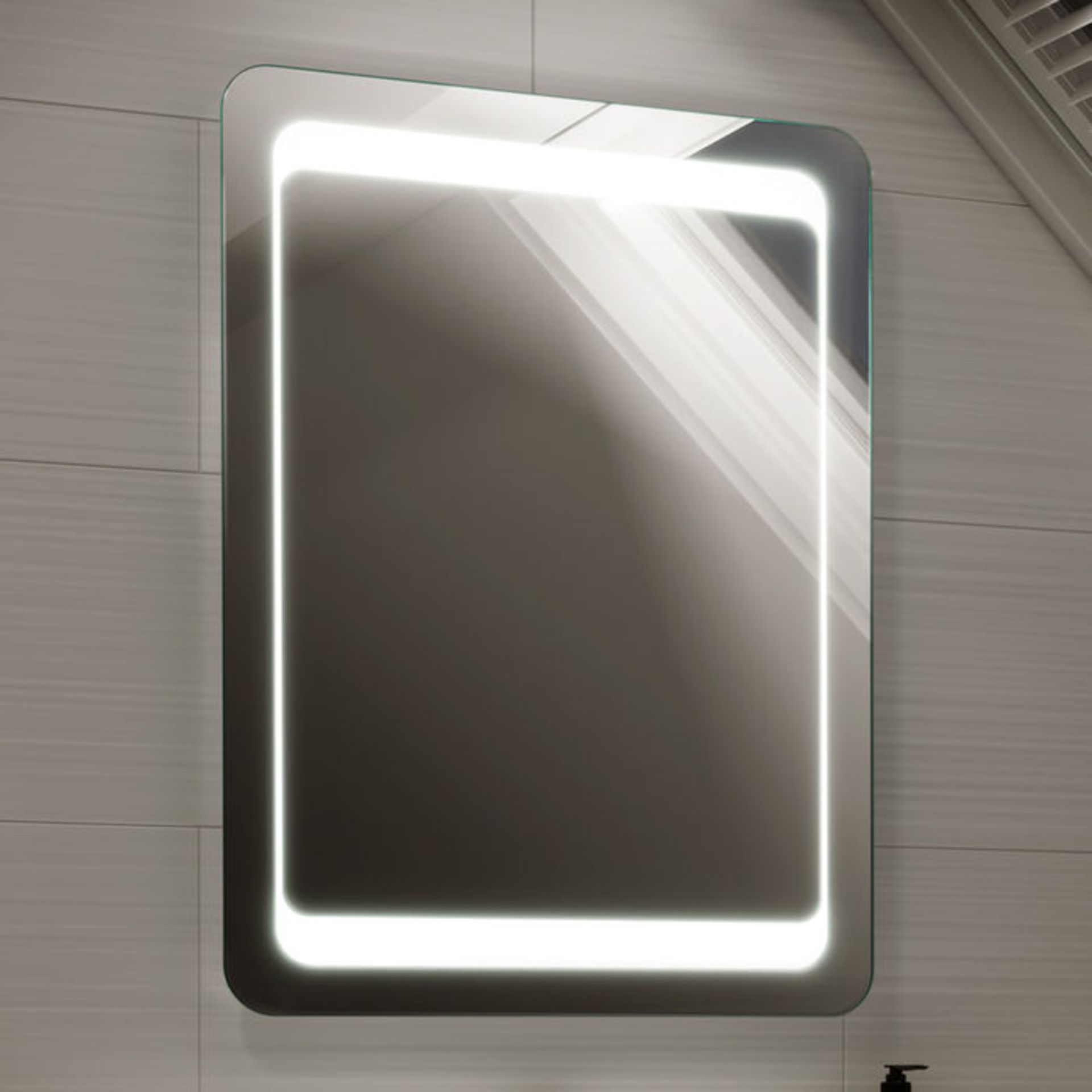 (T64) 800x600mm Quasar Illuminated LED Mirror. RRP £349.99.Energy efficient LED lighting with IP44 - Image 2 of 8