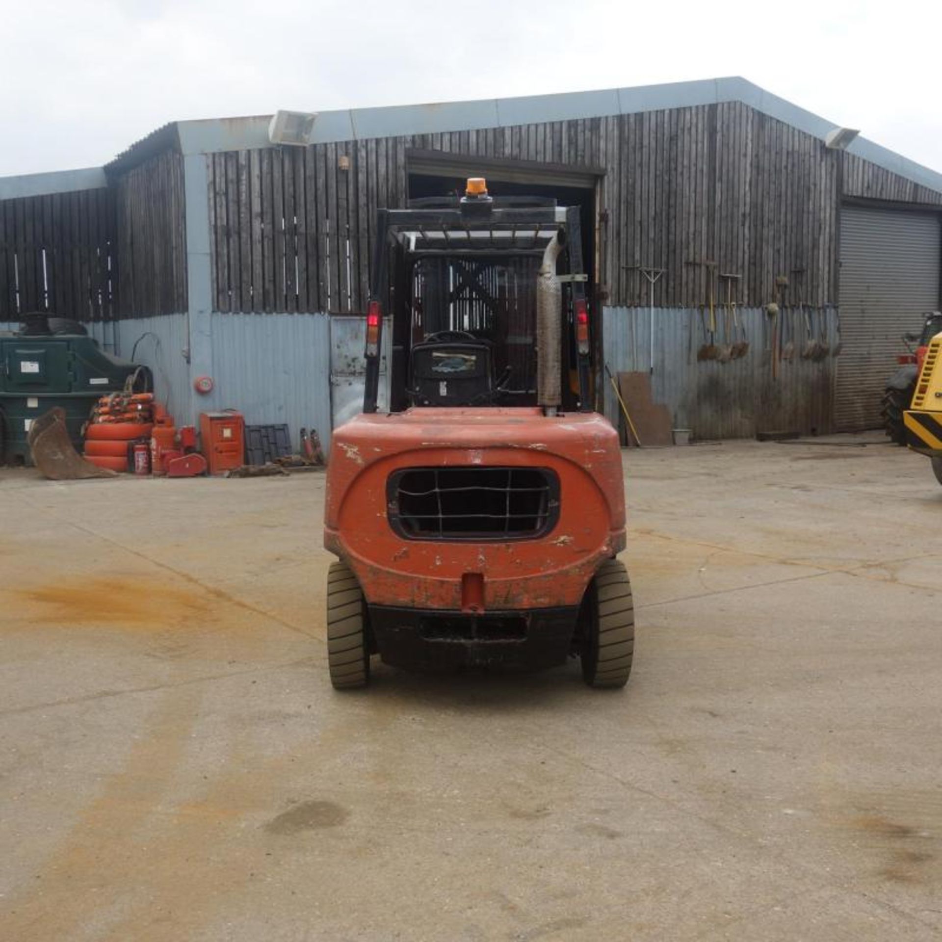 2005 Nissan 40H Forklift - Image 2 of 11