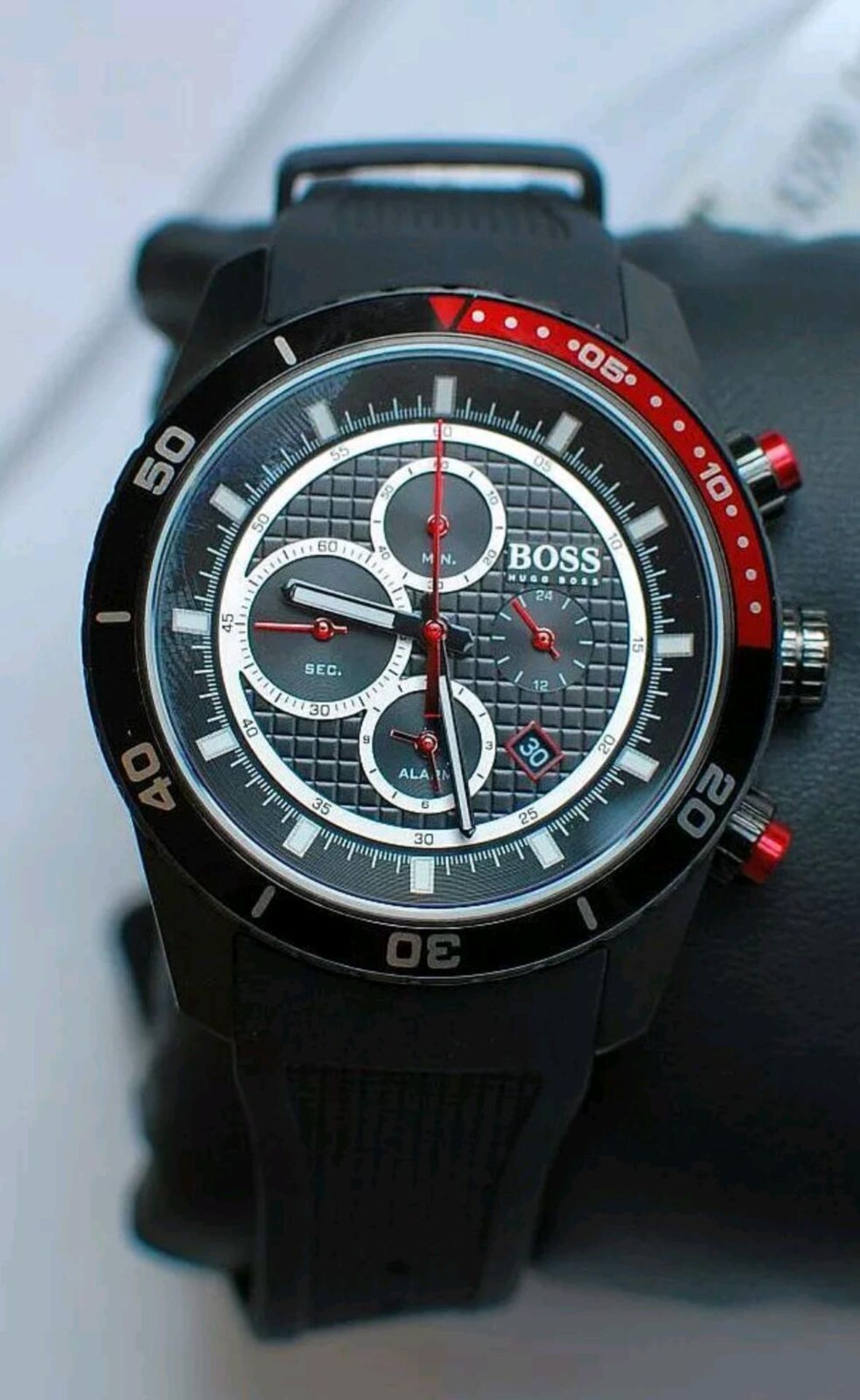 BRAND NEW GENTS HUGO BOSS WATCH 1512661, COMPLETE WITH ORIGINAL PACKAGING AND MANUAL - FREE P & P