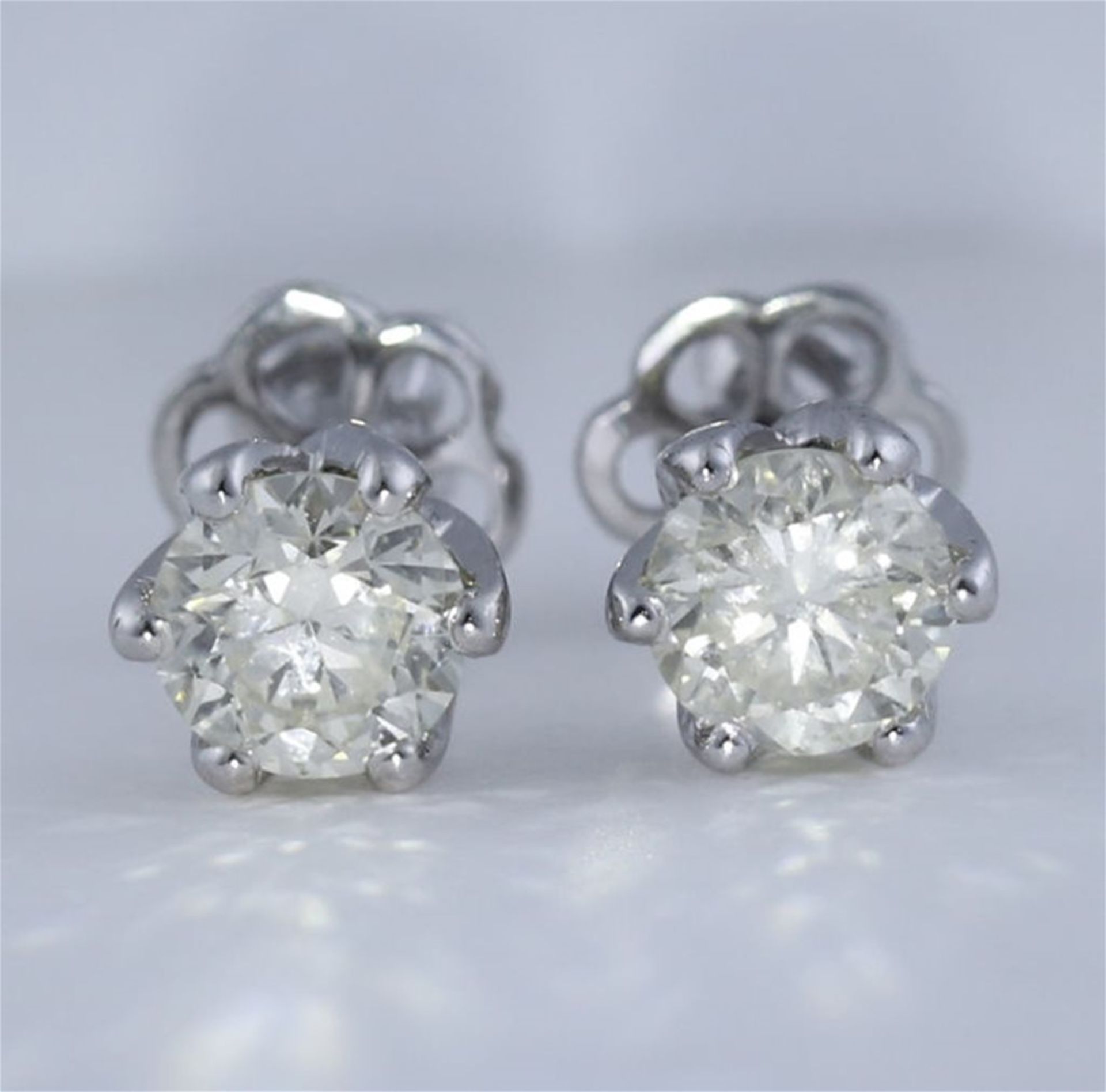 14 K / 585 White Gold Diamond Solitaire Earrings