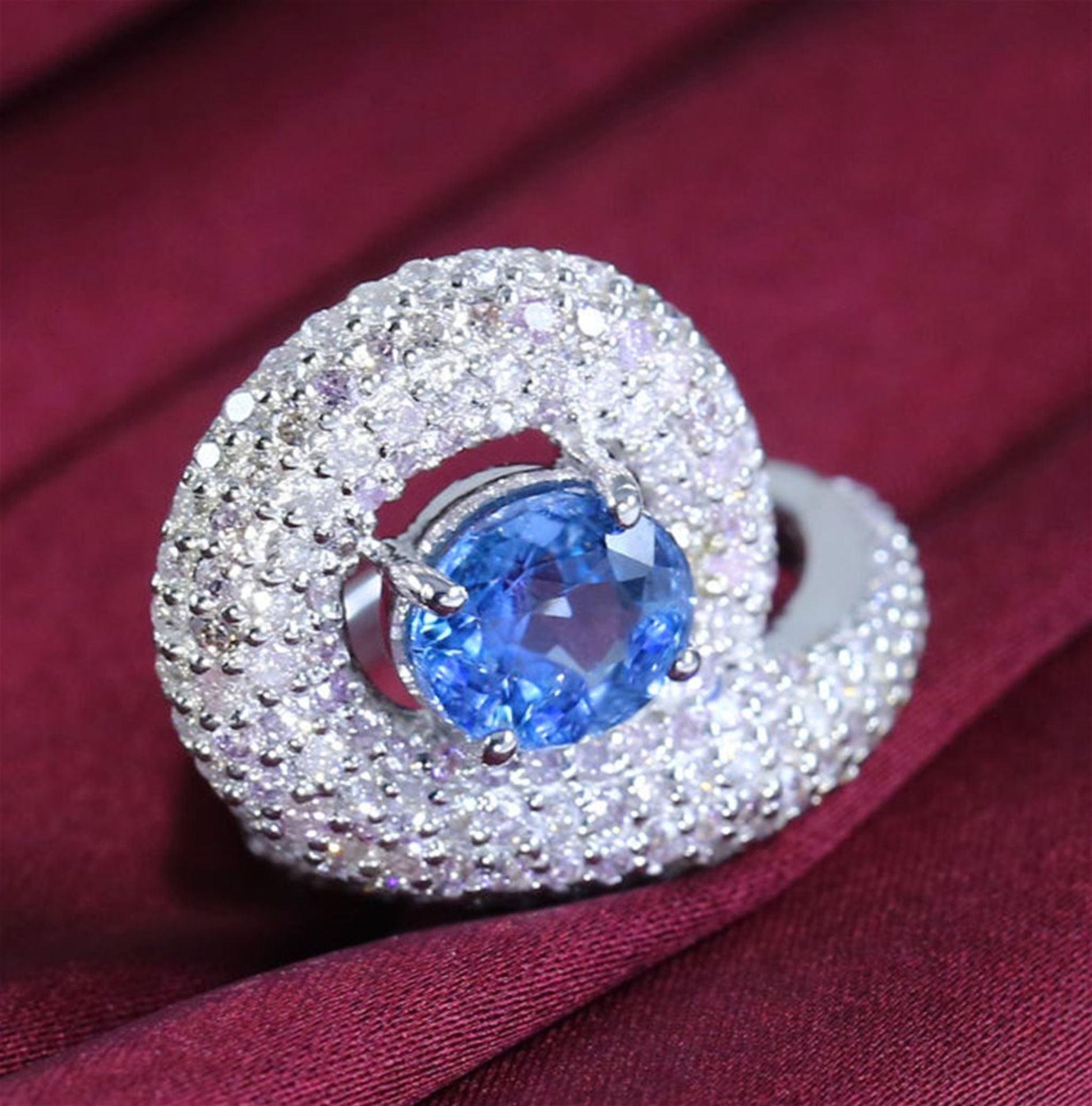 14 K / 585 Designer Blue Sapphire (IGI certified) and Pink Diamond Ring - Image 2 of 4