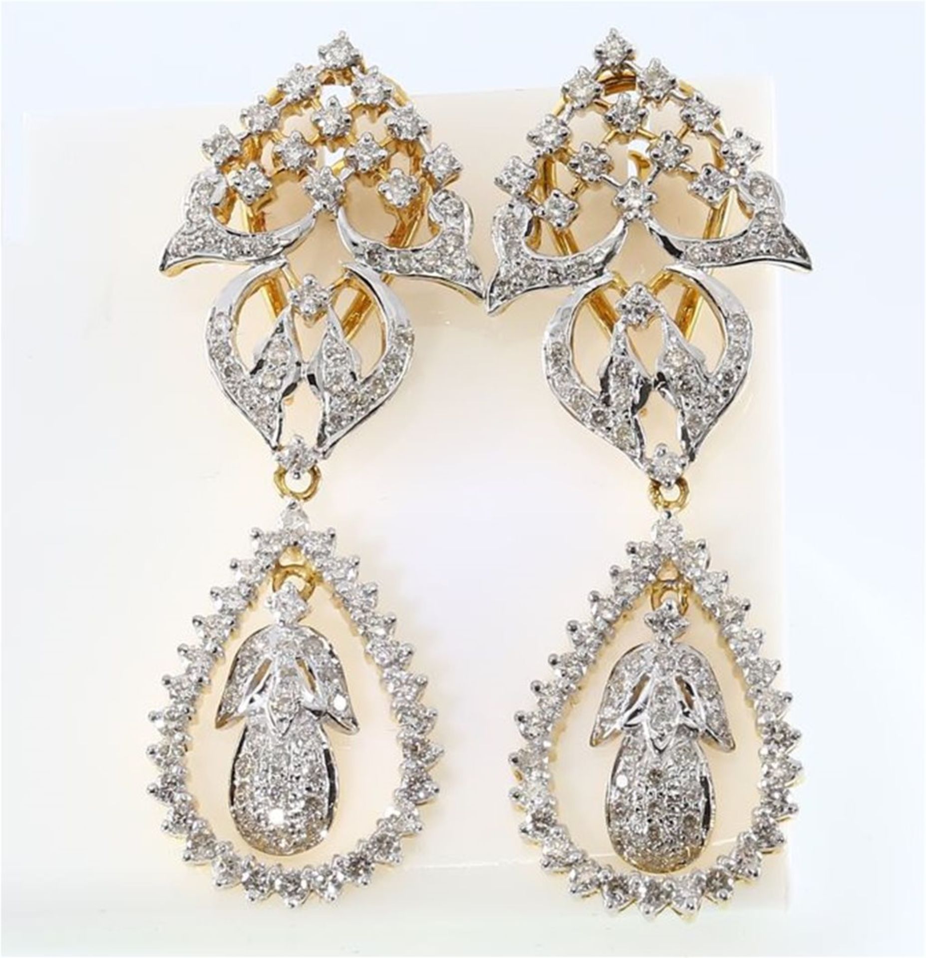 IGI Certified Large Yellow Gold Diamond Necklace with Chandelier Earrings - Image 2 of 9