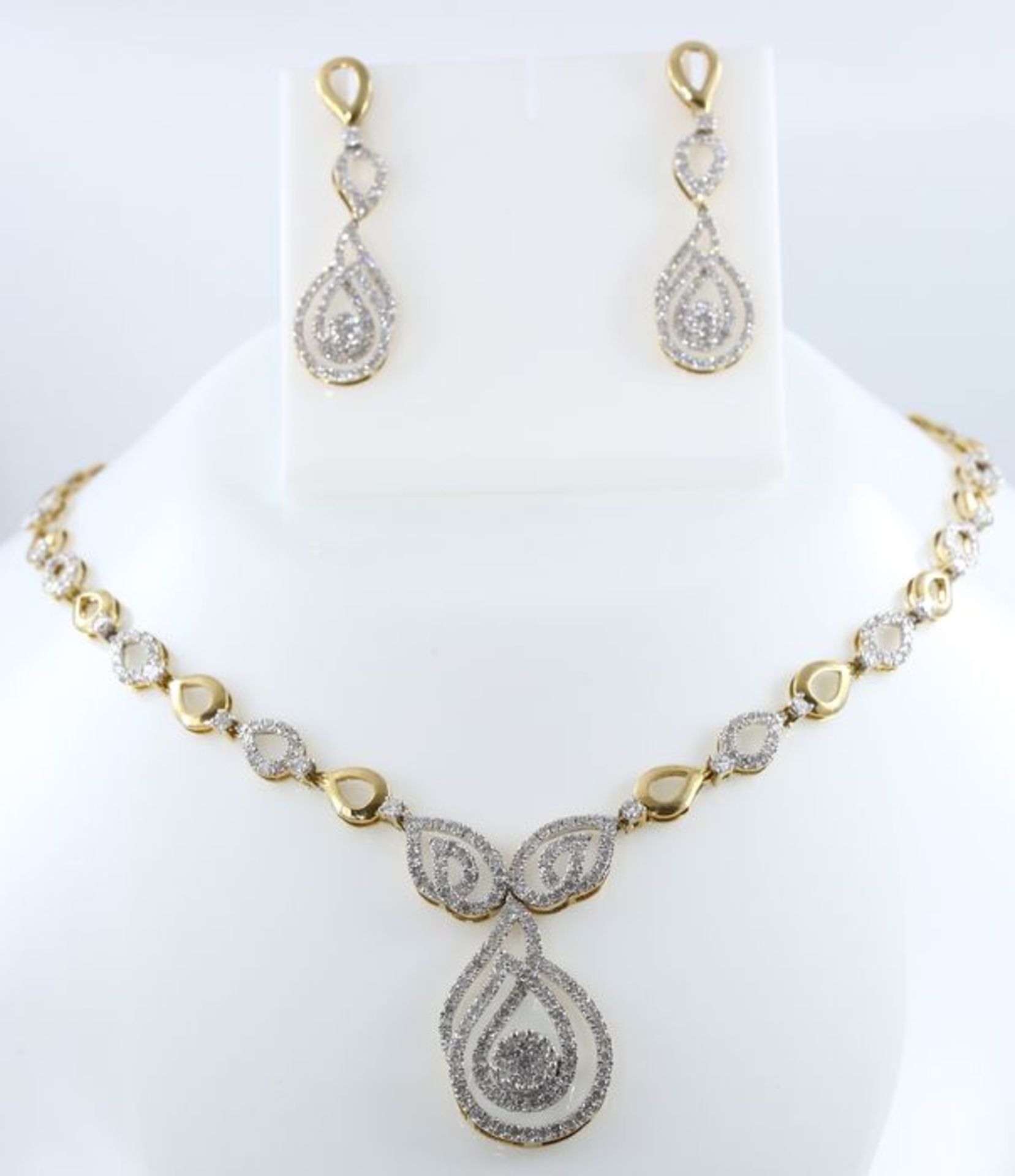 IGI Certified 14 K / 585 Yellow Gold Diamond Necklace with matching Earrings - Image 5 of 9