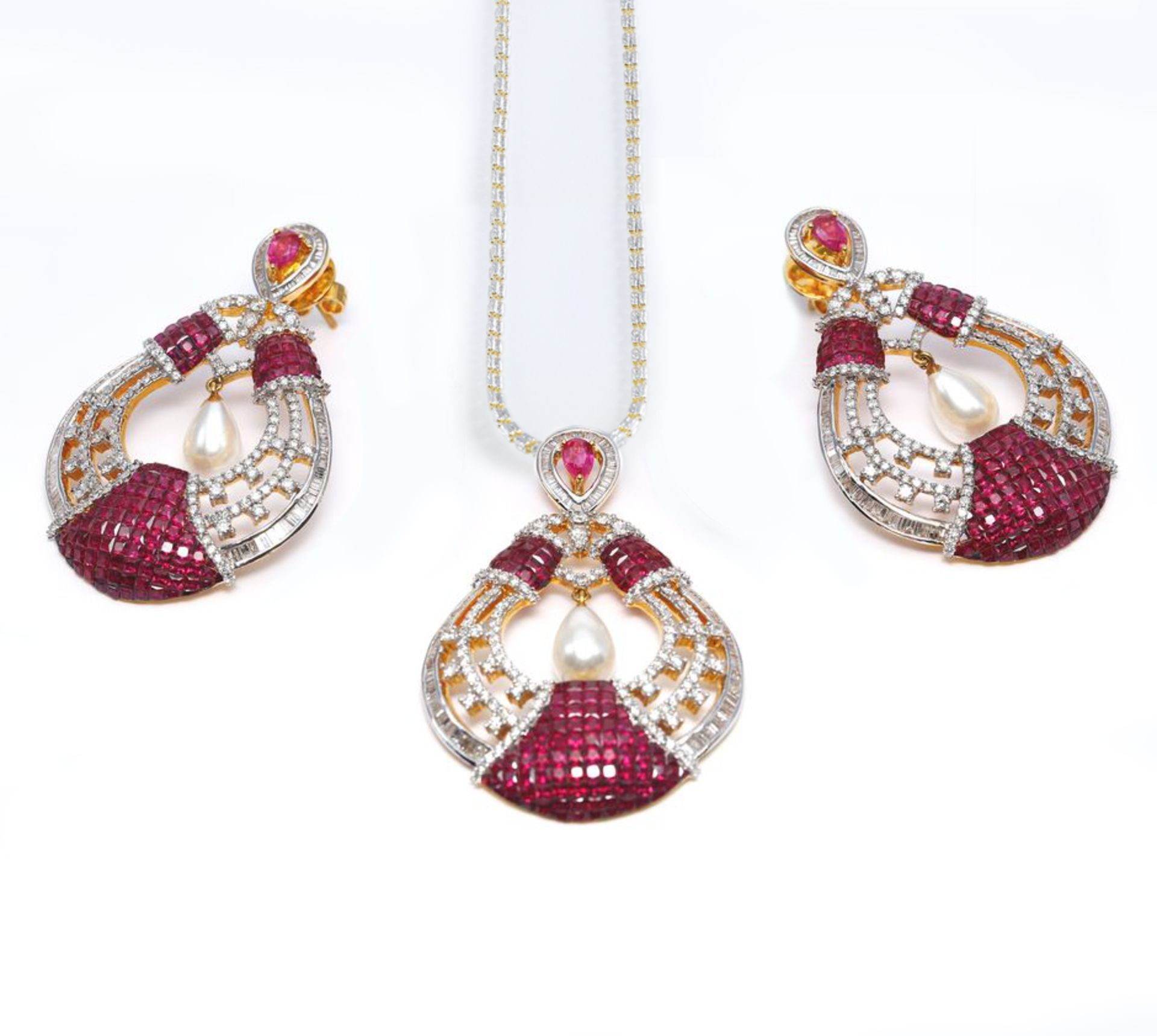 IGI Certified 14 K Yellow Gold Diamond, Ruby & Pearl Necklace Pendant Set with Chandelier Earrings - Image 6 of 9