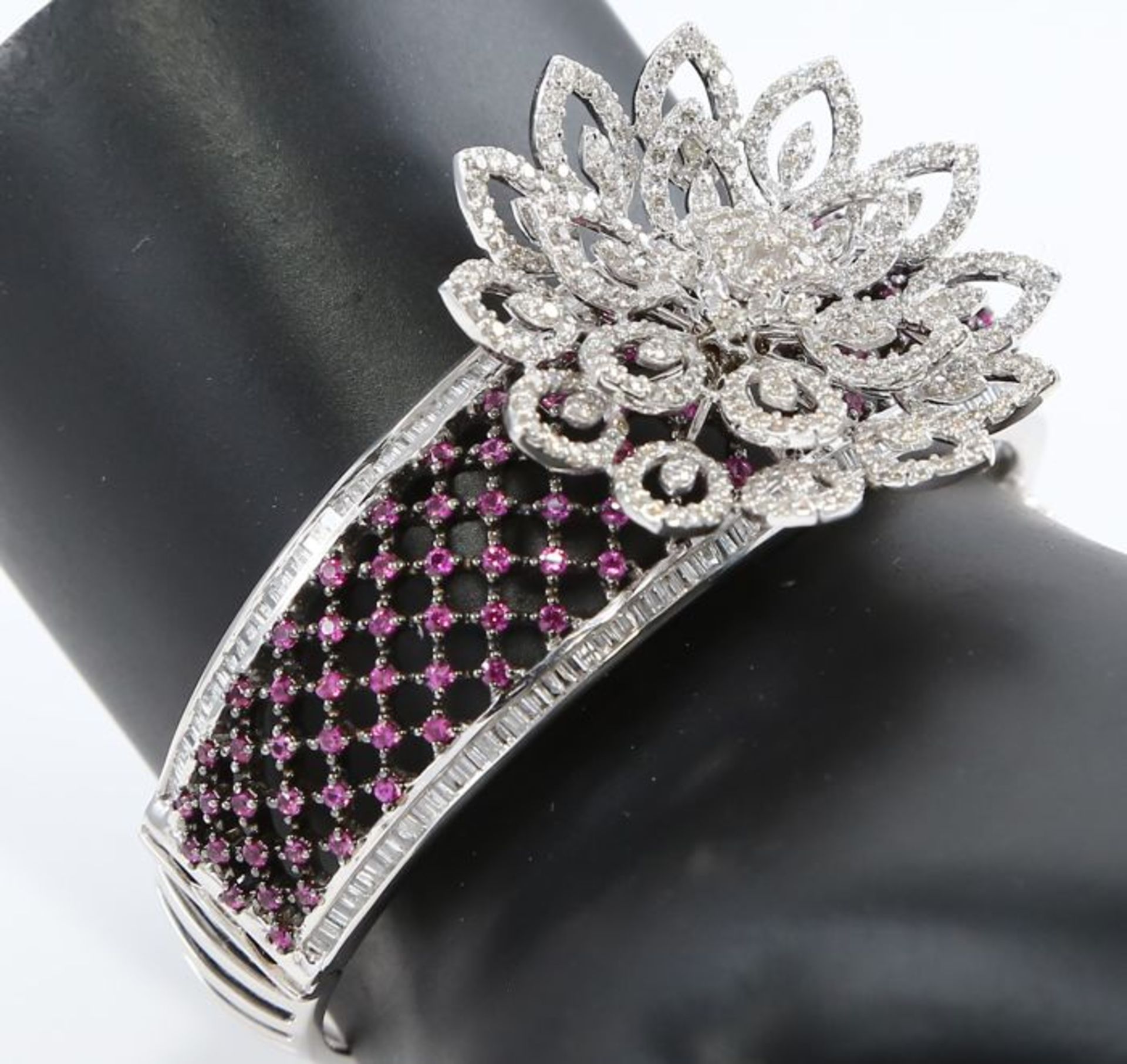 IGI Certified 14 K / 585 Designer Bracelet with Diamonds and Rubies - Image 6 of 8