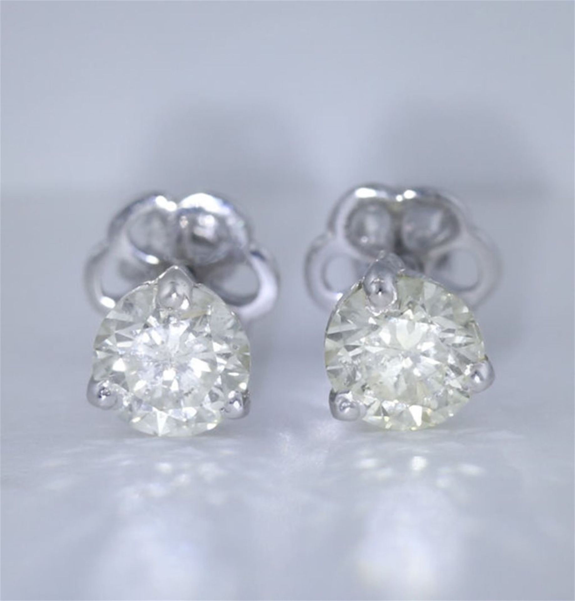 14 K / 585 White Gold Solitaire Diamond Earrings - Image 2 of 4