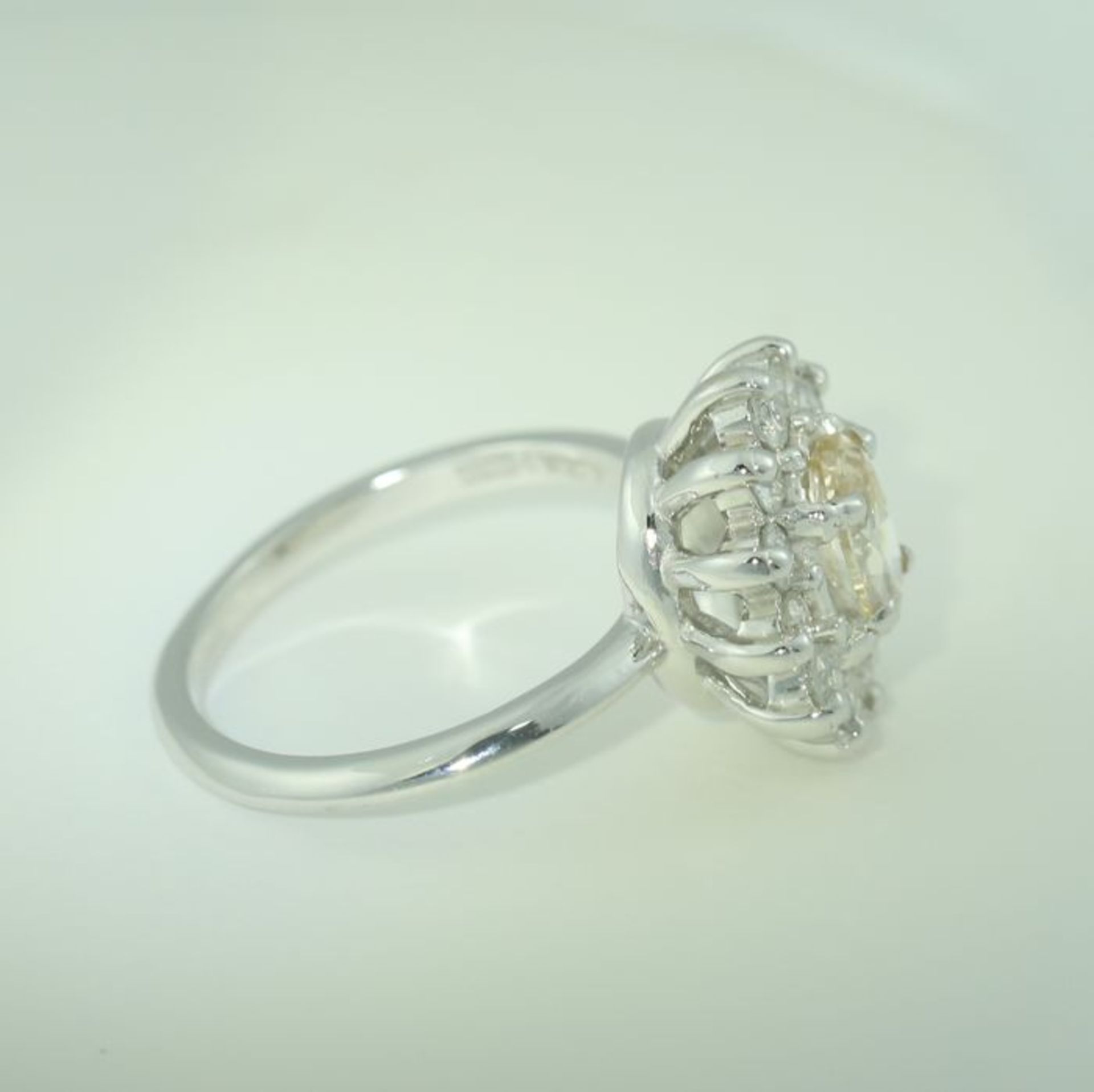 IGI Certified 14 K / 585 Very Exclusive White Gold and Diamond Ring - Image 9 of 10