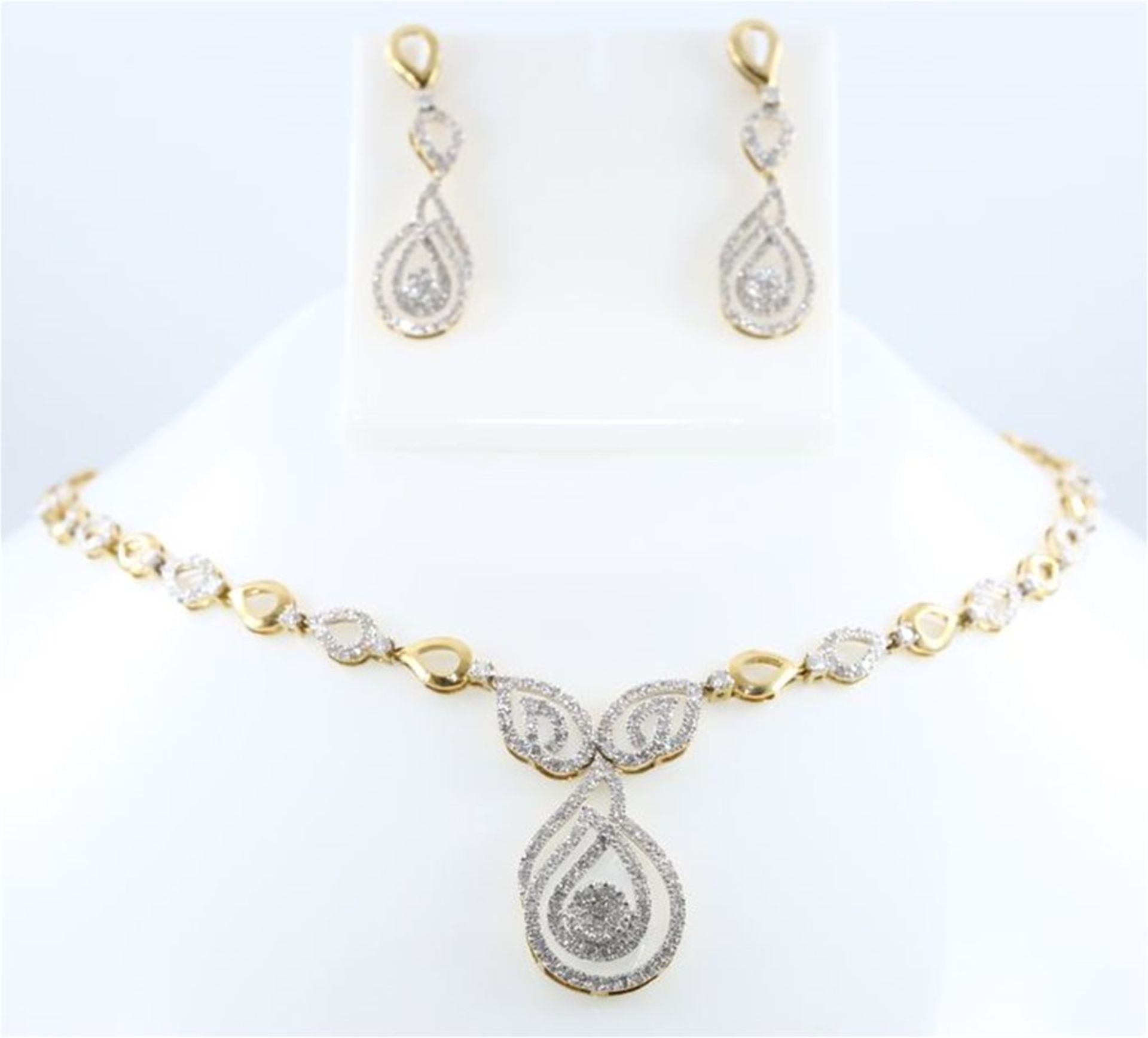 IGI Certified 14 K / 585 Yellow Gold Diamond Necklace with matching Earrings - Image 2 of 9