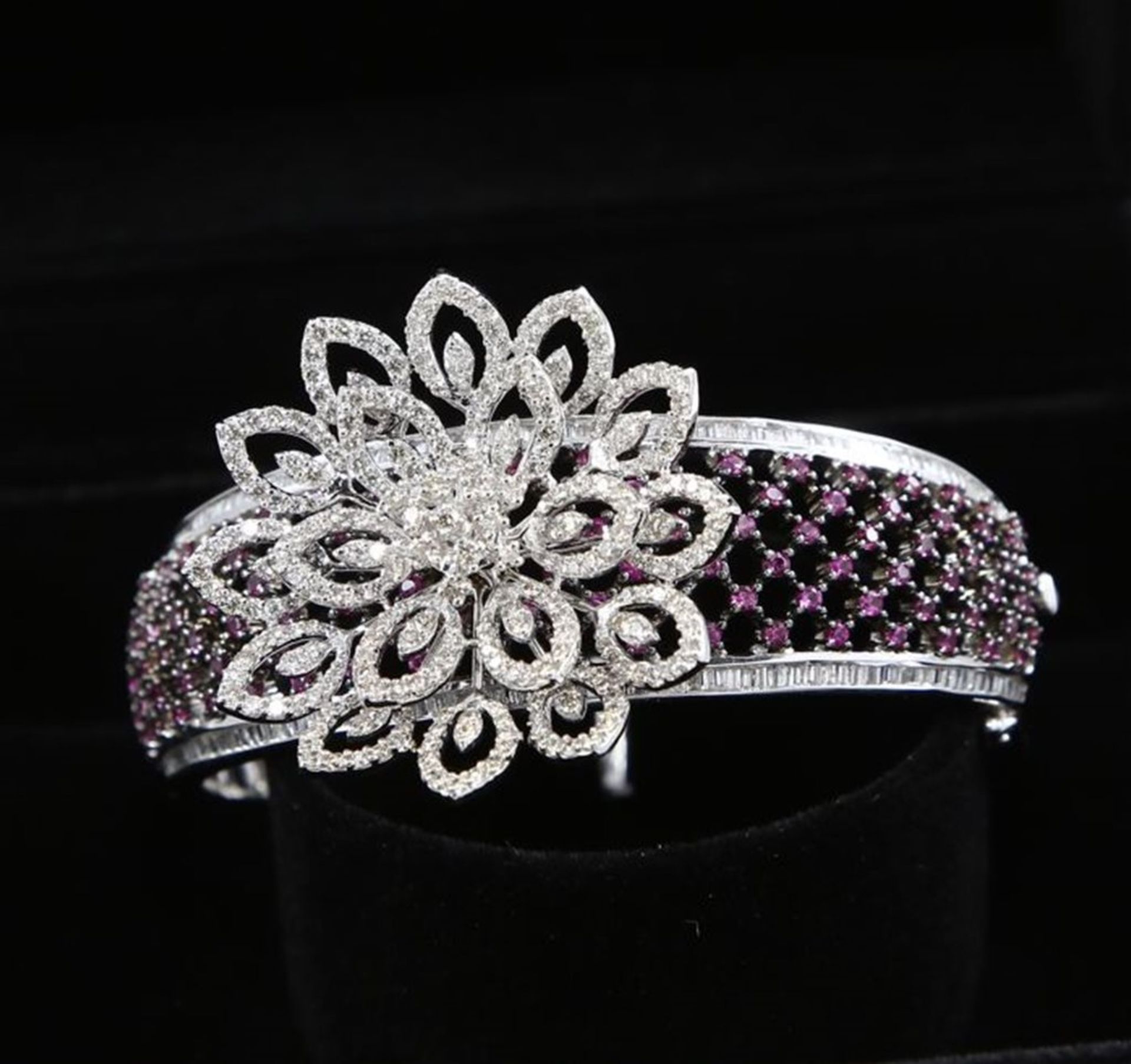 IGI Certified 14 K / 585 Designer Bracelet with Diamonds and Rubies - Image 2 of 8