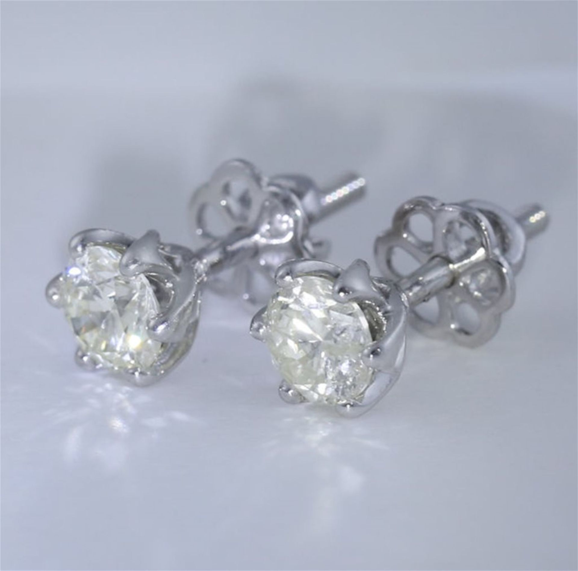14 K / 585 White Gold Diamond Solitaire Earrings - Image 2 of 6