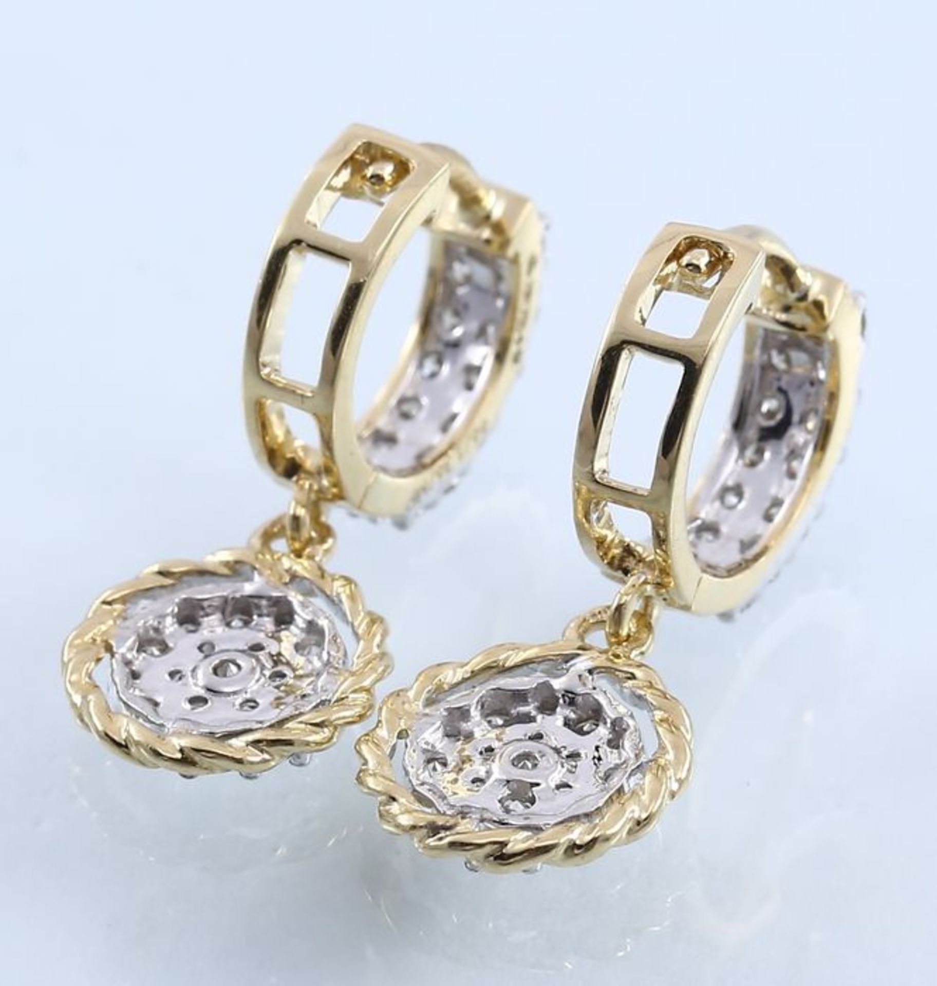 IGI Certified 18 K / 750 Yellow Gold Diamond Earrings - Image 7 of 7